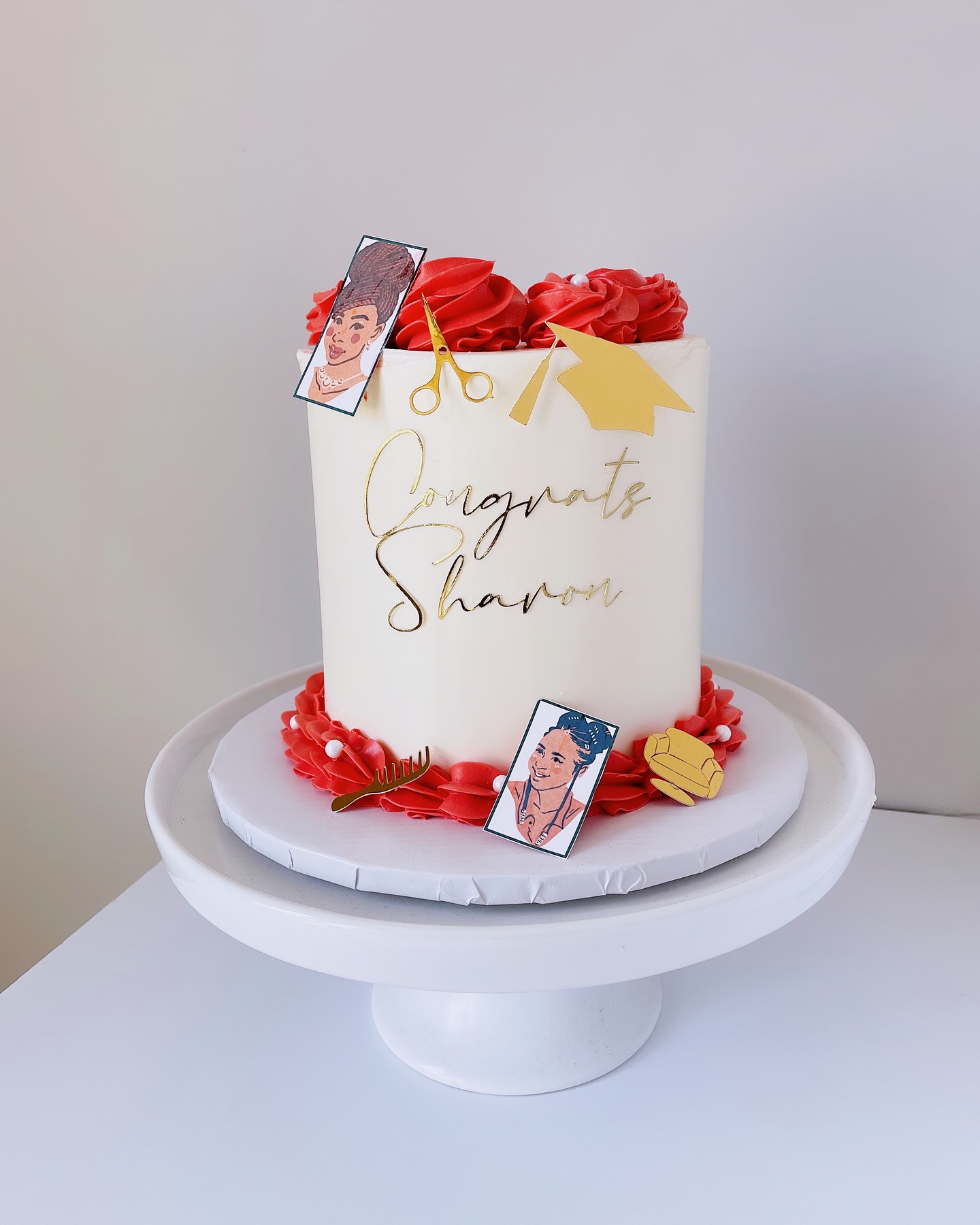 🎓🌹Graduation Cake🌹🎓
Congratulations to the talented @braidshe.adorned_llc for graduating. This cake was so fun to make, and the reaction was so much better. So proud of you and can’t wait to see the wonderful things you’ll achieve 🤗✨.
•
•
•
#graduationcakes #cakesofinstagram #nycbaker #nycbakery #statenislandbakery #customcakesnyc #cakeart #cricutcreations #gradcake #customcakes #buttercreamcake #elegantcakes #supportsmallbusiness #cake #buttercream #homebaker #homebakery