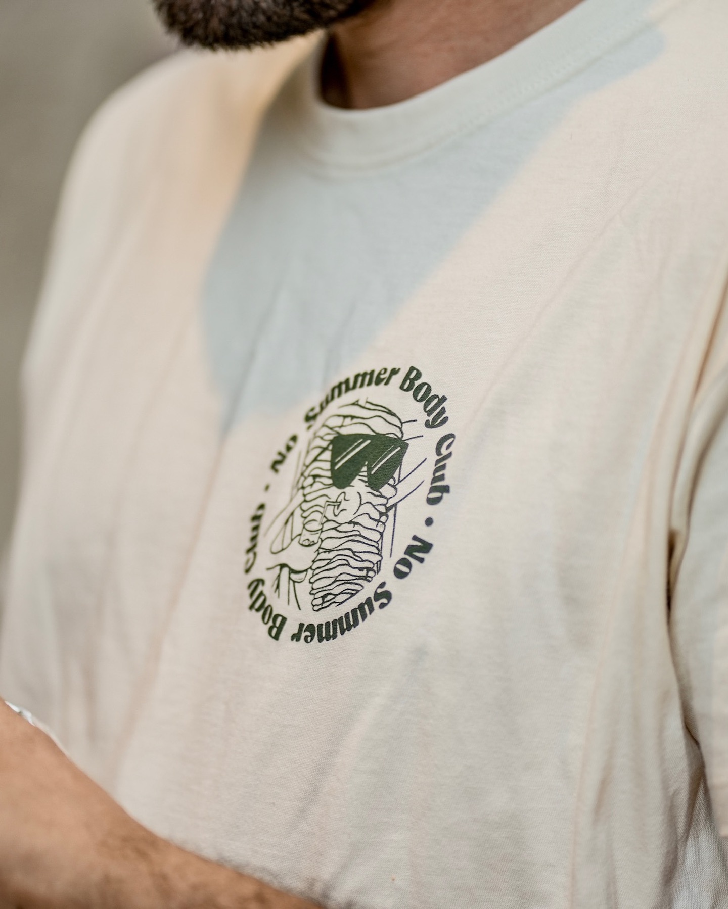 đŻ No Summer Body Club v2 đź
Le No Summer Body Club fait son grand retour cet été, que vous soyez sauce blanche ou samouraï ce t-shirt est fait pour vous !
Votre commande est soigneusement préparée sur un t shirt crÚme de 160g accompagnée de son impression maison.
Vous voulez passer commande ?
Venez me faire un coucou en MP pour le moment le temps que je réactualise le shop en ligne !
Alors ? Salade, tomates, oignons ?
25⏠(+fdp)
Tailles US : S, M, L & XL
đ
đ· : @studio.maoliz
#nosummerbodyclub #apparel #serigraphie #screenprinting
#lettrage #lettering #handlettering #illustration #handtype #artdesign #graphicdesign #apparel