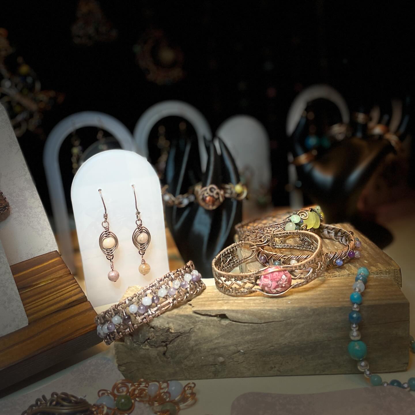 Closing in on market time! I will keep you updated on when and where you can find Copper Curiosity and get a good look at what is available.
#copperwire #copperwirejewelry #copperwirewrap #localartist #localartists #handmadejewelry #peridotjewelry #moonstonejewelry #stonesandcrystals #naturalstonejewelry #antiquedcopperjewelry @raleighnc