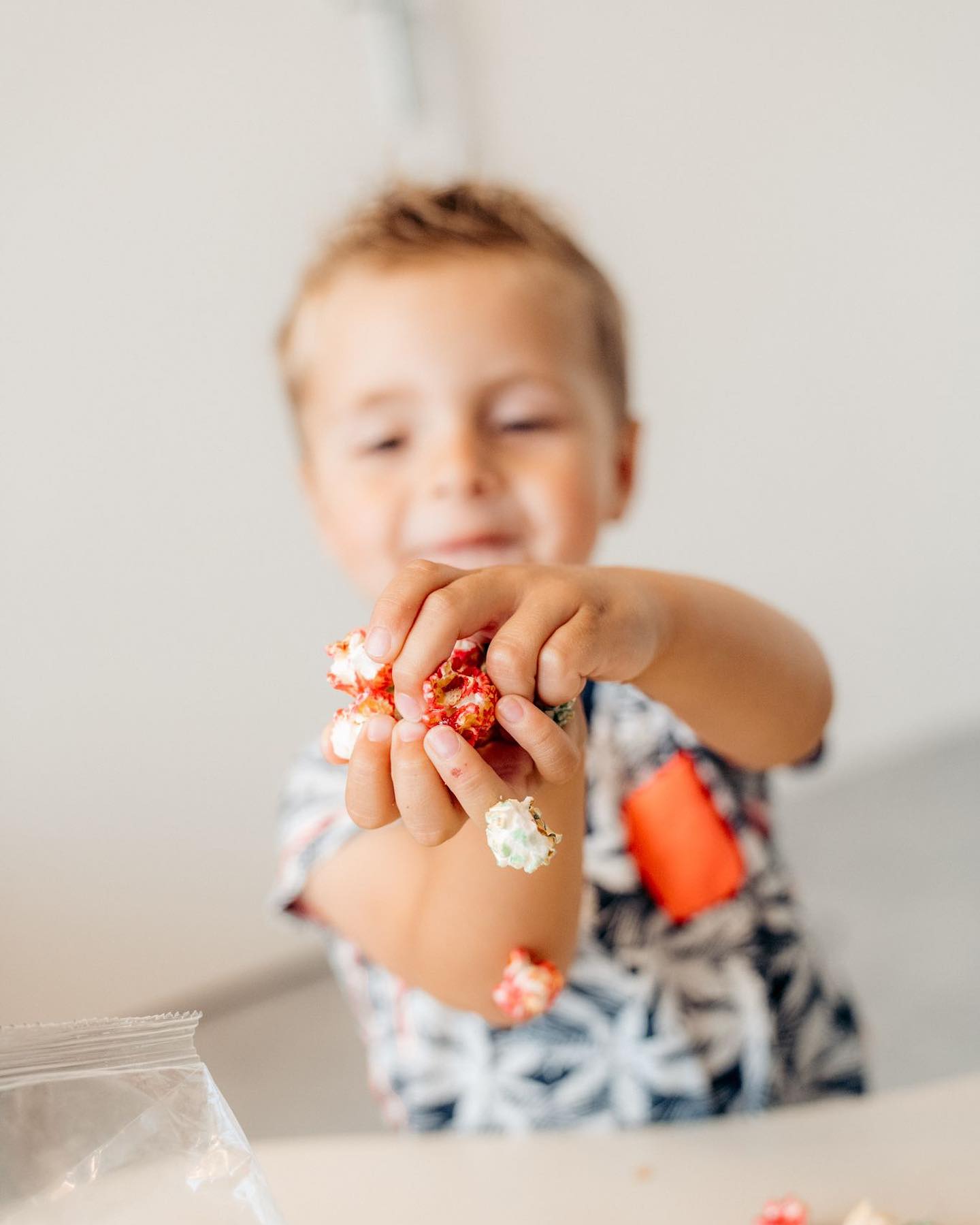 POPCORN πΏ
Lekker zijn ze hoor de gekleurde π popcorn van @gevenisleuker
Daar wordt je toch blij van π€©πΏ
Je vindt deze in onze #kerstpakketten ππ
Liever een compleet Kerstpakket van @gevenisleuker? Neem dan contact met ons op!
πΈ @marijnlangenberg