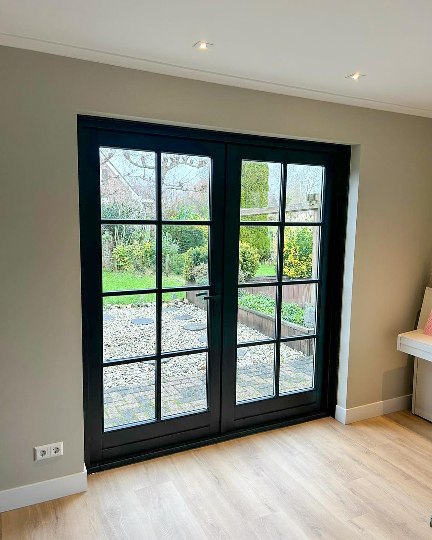 Weer een leuke foto gekregen van het eindresultaat!😍
Deze kozijnen hebben wij standaard op voorraad in diverse maten. Kijk op onze website of stuur ons een berichtje.
#wonen #wooninspiratie #kozijnen #tuindeuren #verbouwen #bouwen #woonkamerinspiratie