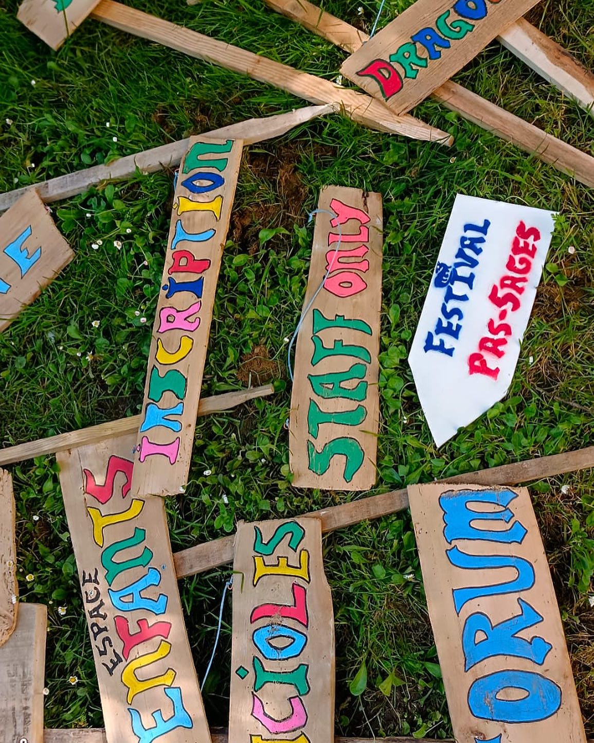 Cette semaine, c’est les préparatifs 🤩🥰💗 Les passeurs et argoumbatiens s’activent pour tout mettre en place pour le démarrage du festival vendredi ! Hâte de vous retrouver ! 🥰