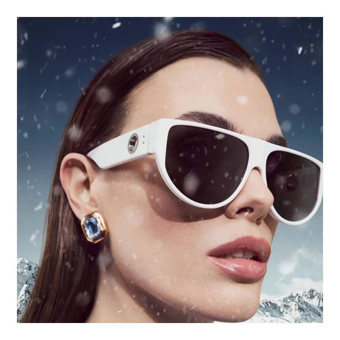 Winter-Vibes! Eben bei uns reingeschlittert: brandneue Sunnies im 90iger Look von @lindafarrow. #happynewyear2024