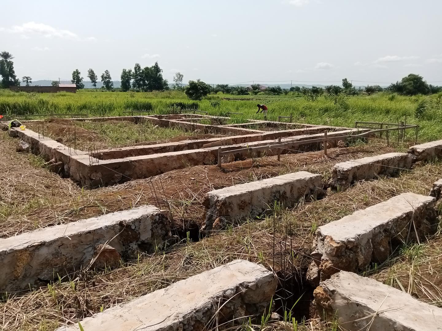Thrilled to reconnect with the @iog_austria team as they prepare to head back to Congo for the next phase of construction! 🚧 Their dedication and expertise are driving our project forward, empowering communities and shaping futures. Together, we’re providing girls with education and skills for a self-determined life! 🌞 We cannot wait to see the progress ahead ✨
#empowermentthrougheducation #femaleempowerment #skillsforchange