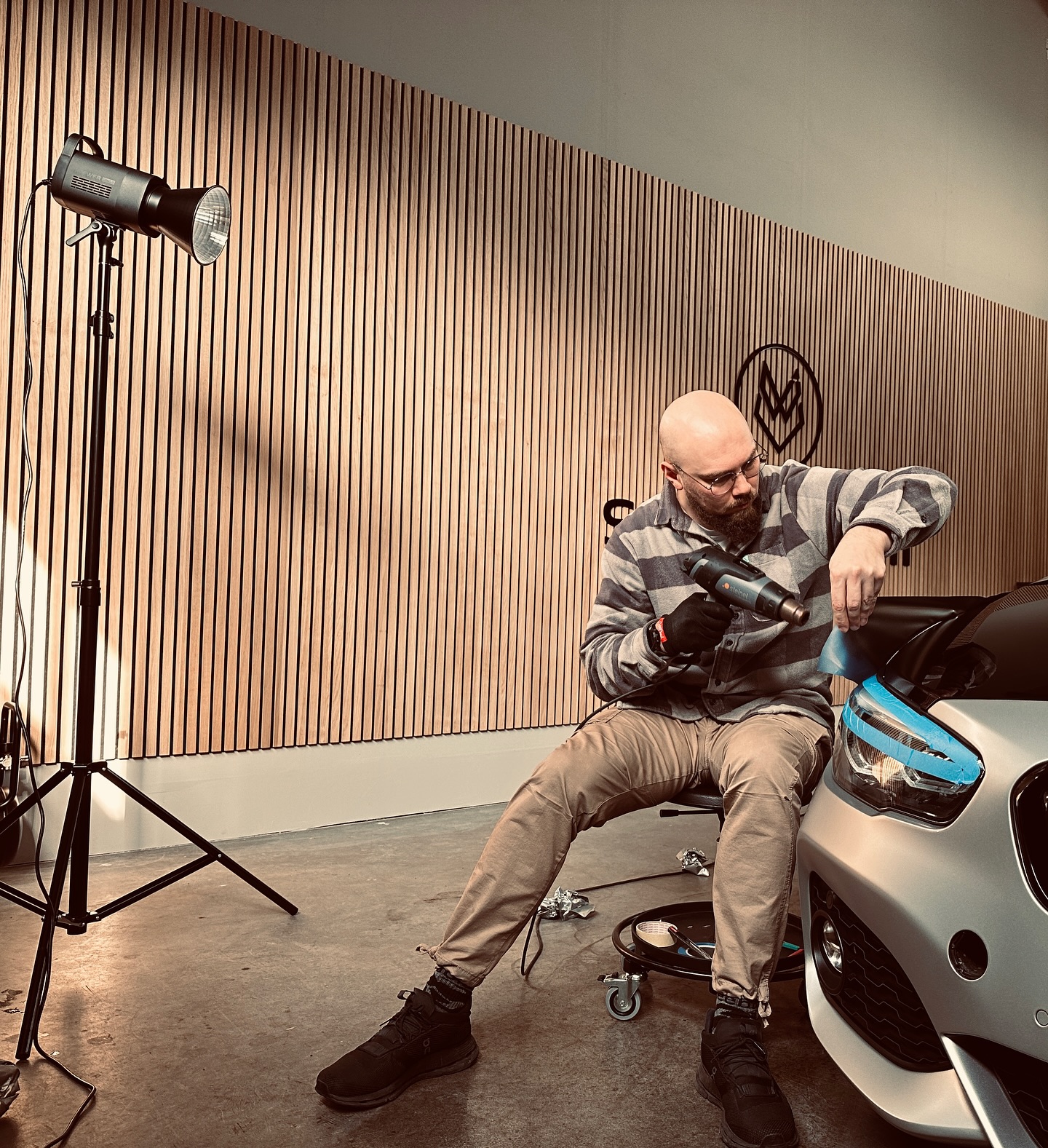 Verpasse deinem Auto einen neuen Look! 🚗💥 Wir bieten professionelles Car Wrapping an, um deinem Fahrzeug einen individuellen Touch zu verleihen. Wenn du Interesse hast, melde dich gerne bei uns! #CarWrapping #badoeynhausen #vlotho #löhne #herford #minden #portawestfalica