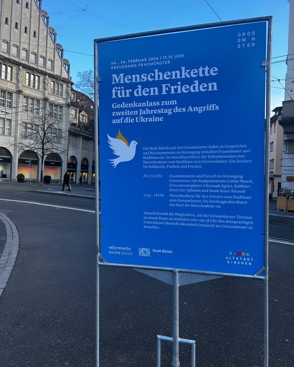 Heute jährt sich die Eskalation des russischen Krieges gegen die Ukraine zum zweiten Mal. Heute ist es zwei Jahre her, dass Russland beschloss, alle grösseren Städte in der Ukraine anzugreifen und Gräueltaten zu verüben, die uns mit Entsetzen erfüllten. Es gibt keinen besseren Weg, das anhaltende Engagement von @zuerich_hilft_der_ukraine zu stärken, als diesen traurigen Jahrestag mit unserem dritten Truck des Jahres unvergesslich zu machen. Danke an die #ZhdU Community, unsere Spender:innen, Unterstützer:innen, Freiwillige und Partner in der Schweiz und der Ukraine.
#zürichhilftderukraine #zuerichhilftderukraine #zhdu #standwithukraine #SwitzerlandforUkraine #Volunteering #MedicalAidforUkraine