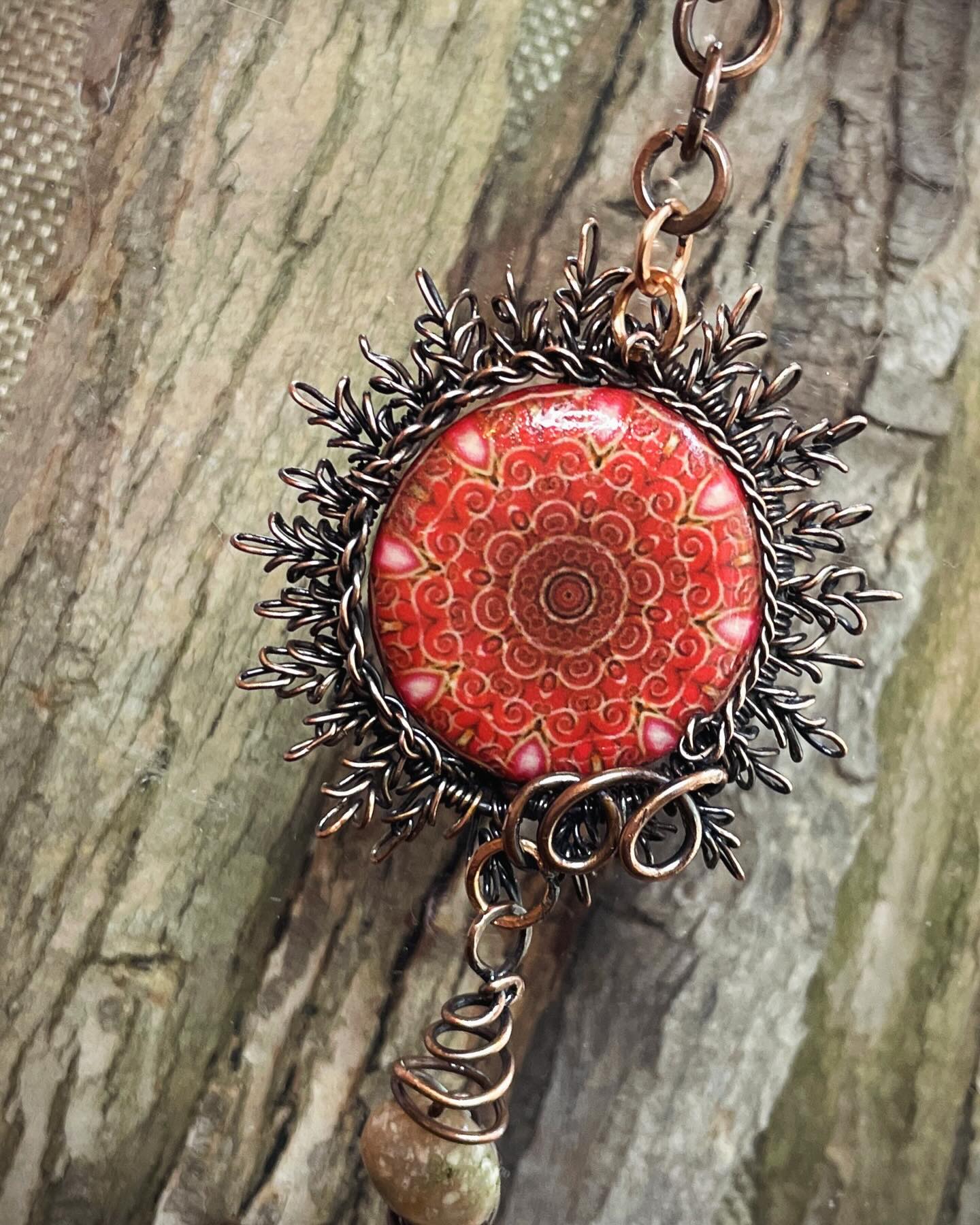 This piece is one of few made with a focus bead made of something other than stone. I got these beads in a random assortment i found in a thrift shop. Kinda funky, i think.
#copperwire #copperwirejewelry #copperwirewrap #localartist #localartists #handmadejewelry #raleighnc #stonesandcrystals #copperrings #naturalstonejewelry #coolbeads #sunjewelry #antiquedcopperjewelry