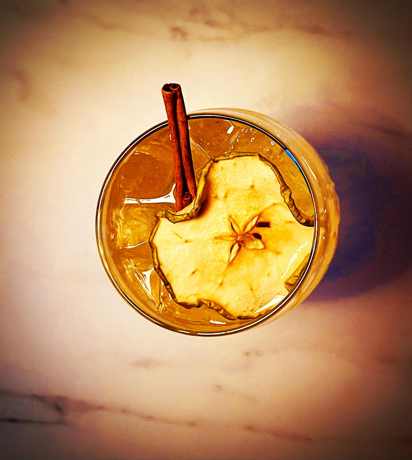 🌙🍂 NEW! Autumn Menu 🍂🌙
Super seasonal, fall inspired flavours featuring: the most amazing pumpkin cider, smoky mezcal, warming bourbon, the most harvest-y gin martini ever, a spooky riff on a Last Word plus this beauty of a spritz featuring calvados🍎
C’mon out & join us this weekend!
.
.
.
#corktownto #toronto #torontococktails #kingsteasttoronto #eastendto #distilleryto #corktowncommon #calvados #negroni #spritz #autumnvibes #autumntoronto #henriettalane