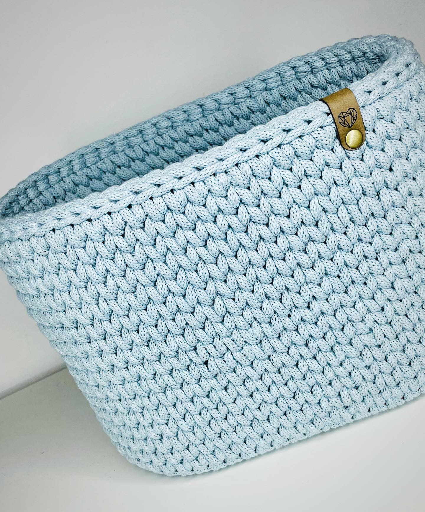 ein Traum in Misty .. 💙
#häkelkorb #utensilo #aufbewahrung #toilettenpapier #bobbiny #häkeln #korb #diy #austria #österreich #toilettenpapierkorb #badezimmerdeko #badezimmer #crochet #diyhomedecor #diy