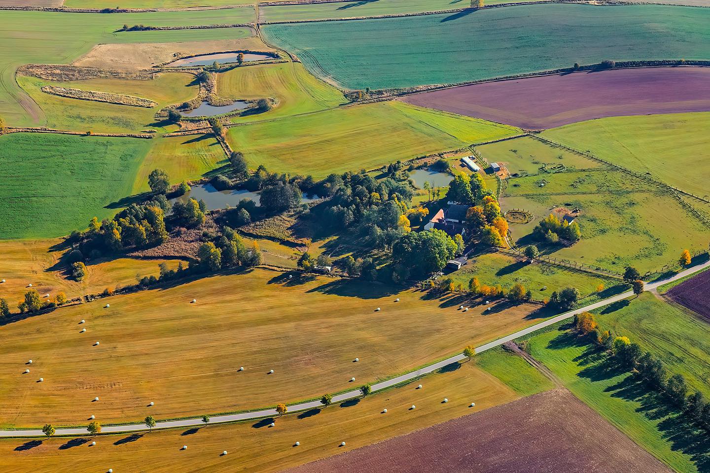 Říká se, že nejkrásnějš pohled, je ze sedla koně, nelze než souhlasit. Ale pohled z ptačí perspektivy, stojí taky za to! 😂
#nabelidle43 #ondastatek