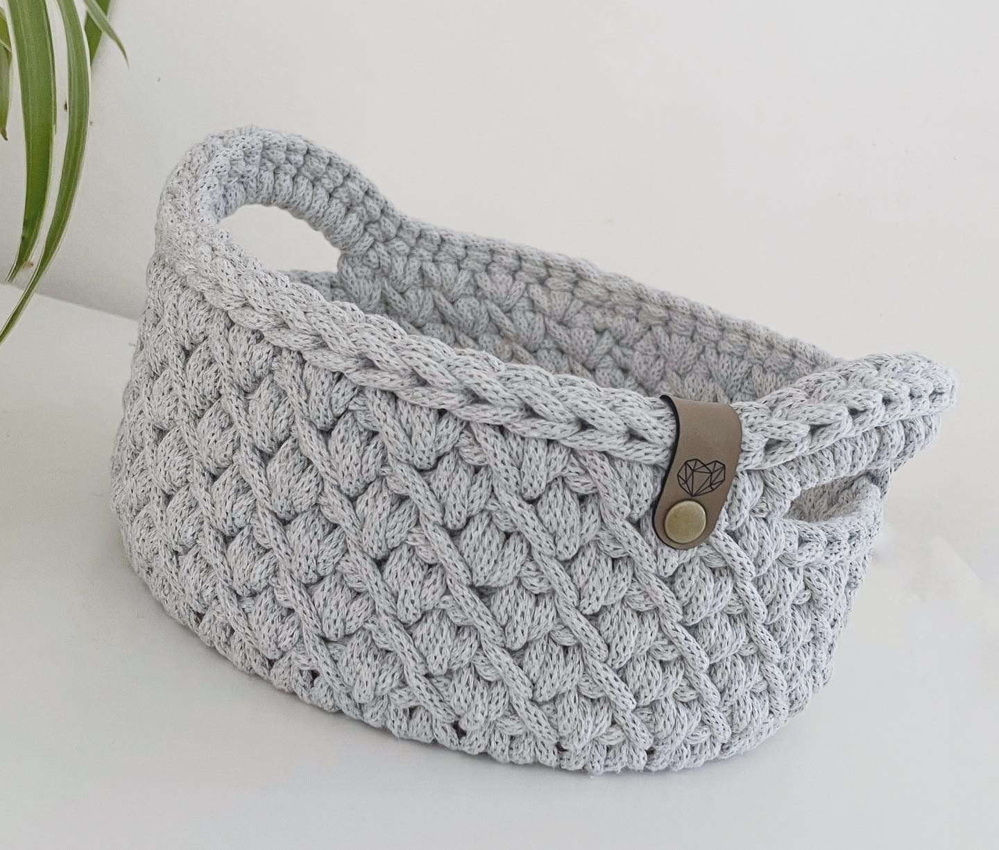 Perfekt fürs Wochenende bin ich mit dem Brotkorb in Light grey fertig geworden 🤩 Heute am Grilltisch morgen dann am Frühstückstisch 🥰
#brotkorb #häkelkorb #crochet #häkeln #grillen #frühstücken #breakfast #körbchen #brotkörbchen #austria #österreich #diy #crocheting #häkelnmachtglücklich #franzicraftsdiy