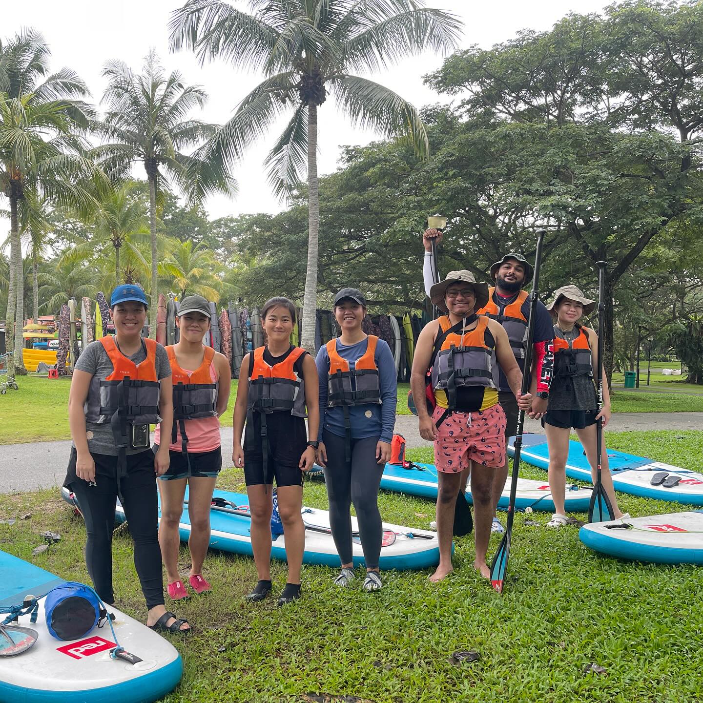 1st paddle of 2024! We were greeted by Kopi the dog at Ah Ma drink stall 😂