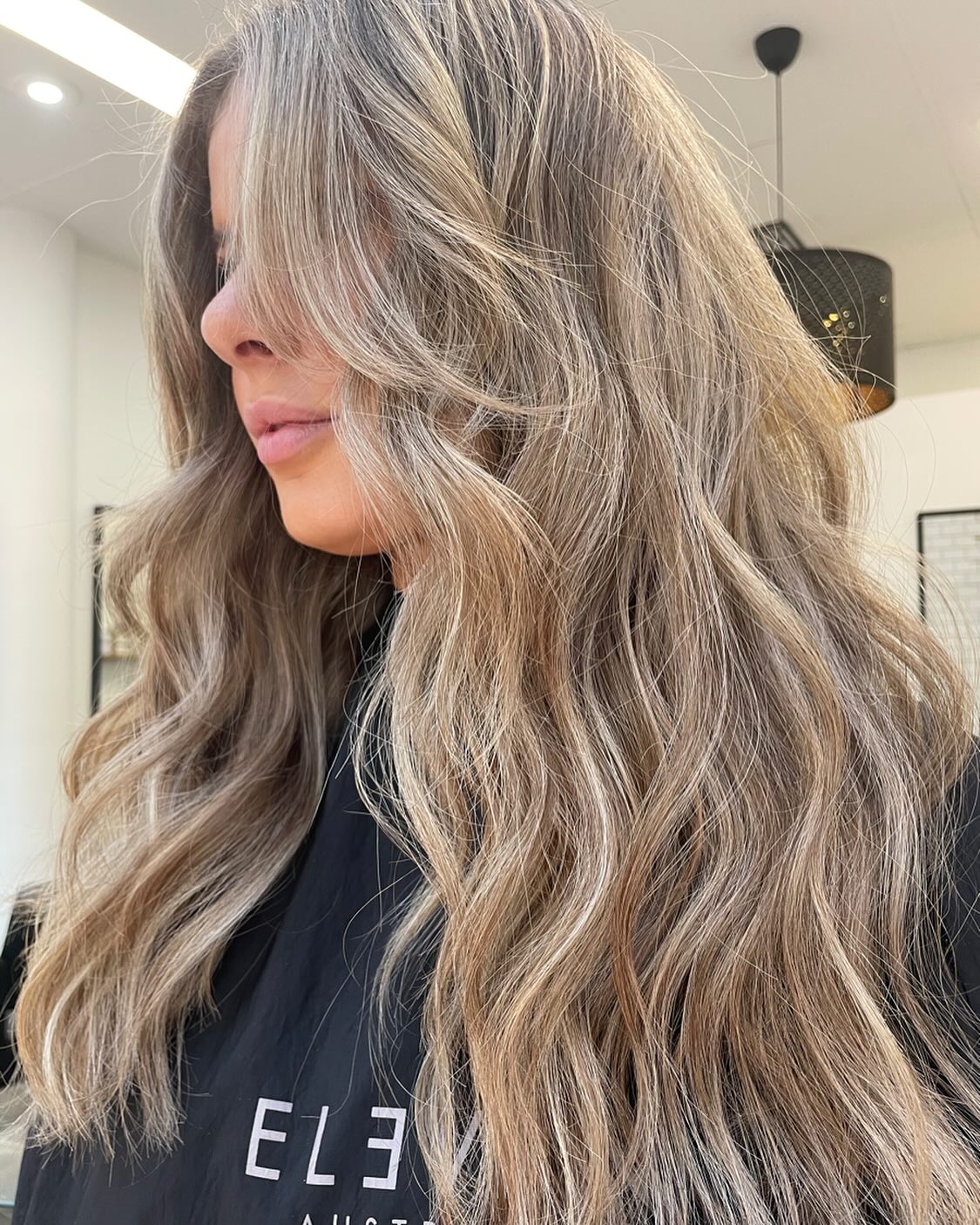 It may be summer, but we are OBSESSED with our multi tonal bronde vibes! 🖤