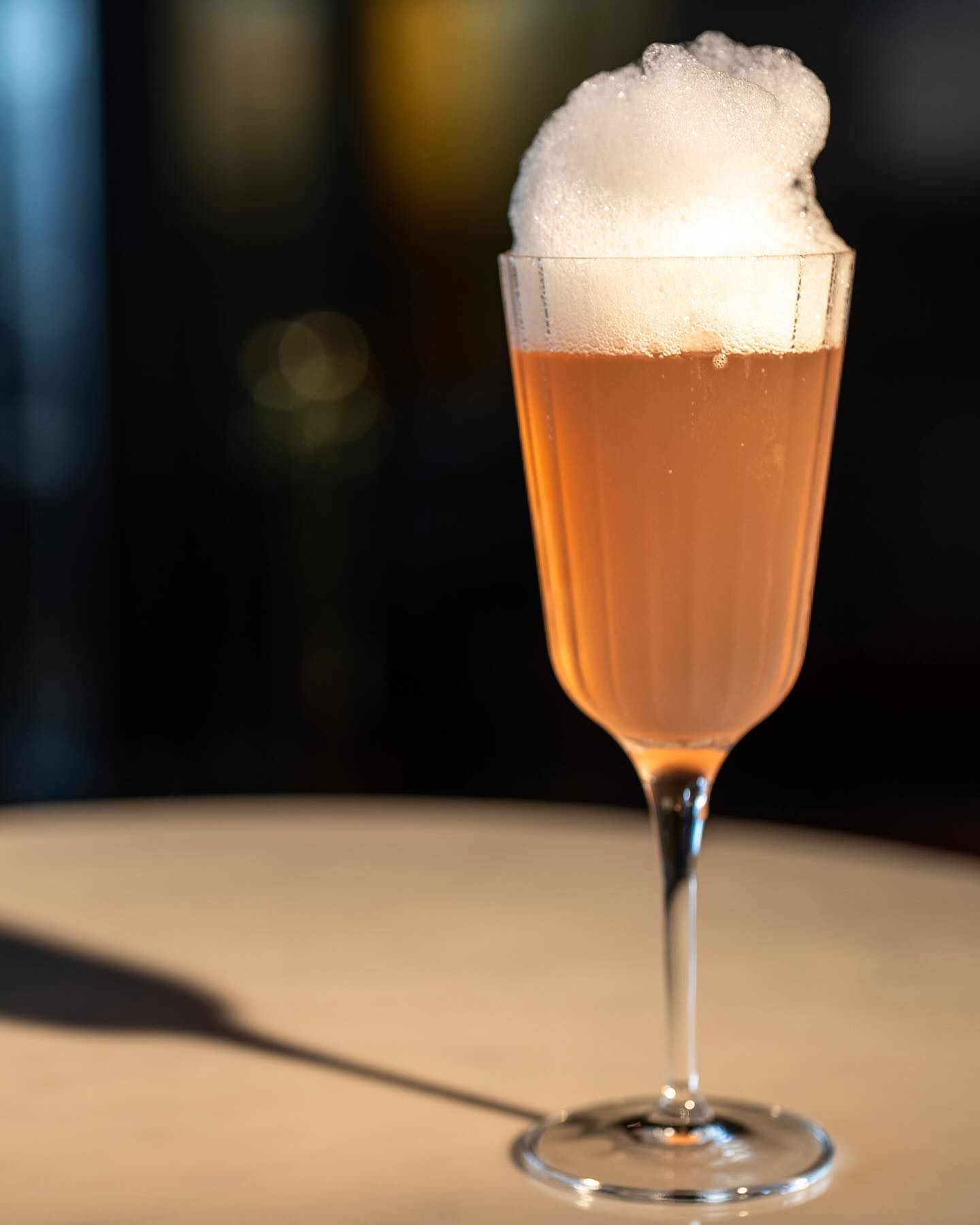 • Enchanted Rose •
«The Romance of English Gardens»
• Hendrick’s Gin
• Watermelon
• Roses
• Citrus
Garnished with Enchanted Cloud.
Vibrant / Bubbly / Delicate
The romance of English gardens evokes a sense of timeless beauty and tranquility, enchanting visitors with its meticulously manicured landscapes and vibrant floral displays. Among the many captivating elements, the presence of enchanted roses adds an extra touch of allure and mystique, symbolizing love and passion. Exploring these gardens allows one to immerse themselves in a world of serenity and captivating scents, where the romance of nature intertwines with the charm of English horticulture.
📸:
@edmondyang
@videovillage.no
#grandhotel #oslo #eightrooftopbar