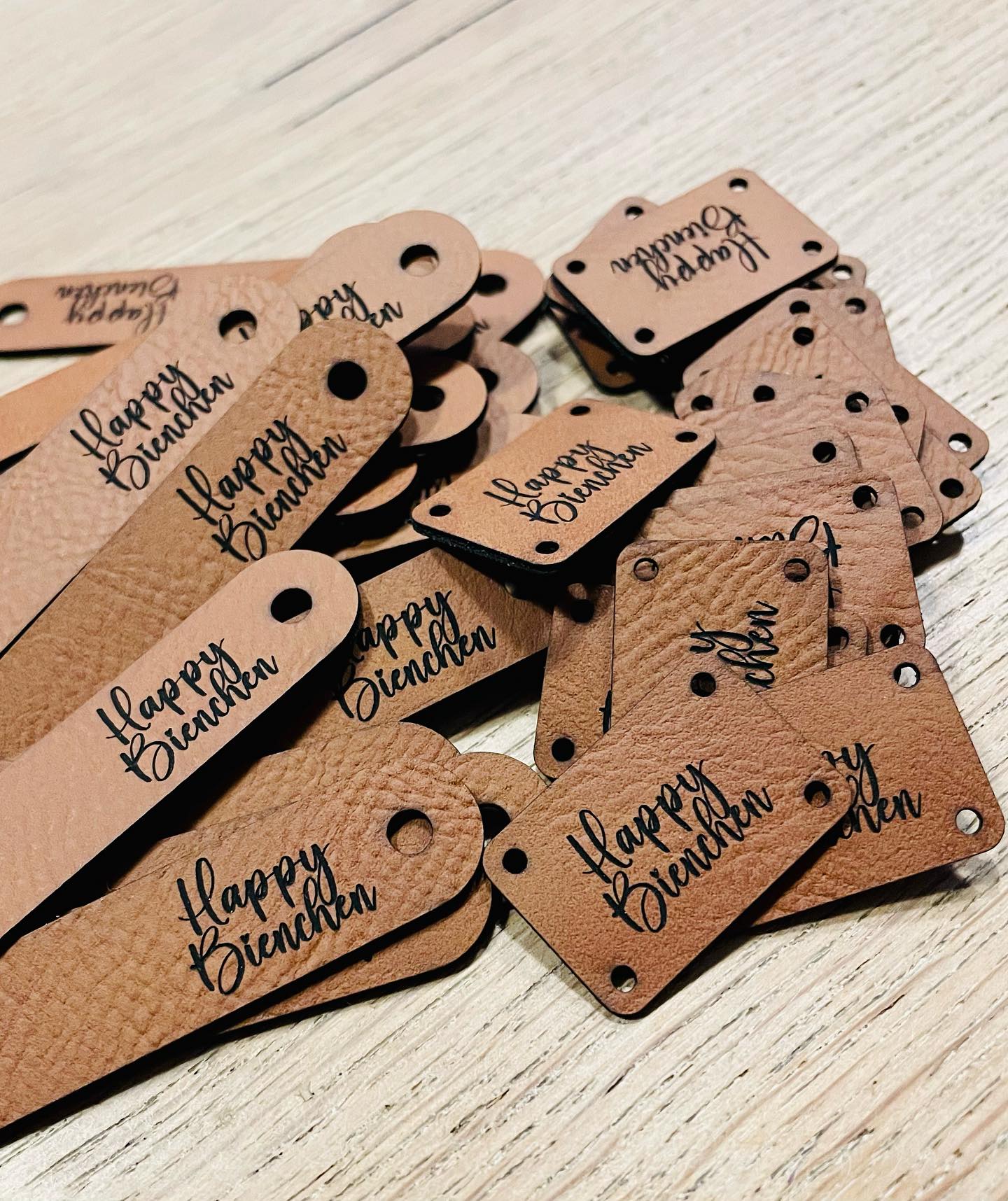 Egal welche Abmessungen oder für welchen Zweck du gerne Labels hättest - gemeinsam finden wir die perfekten Labels! Wenn du noch auf der Suche nach deiner persönlichen Note bist - kannst du mir gerne schreiben 🥰 diese hier sind für die Liebe Sabrina von @happy_bienchen
#label #personalisiert #häkeln #nähen #crochet #diy #austria #österreich