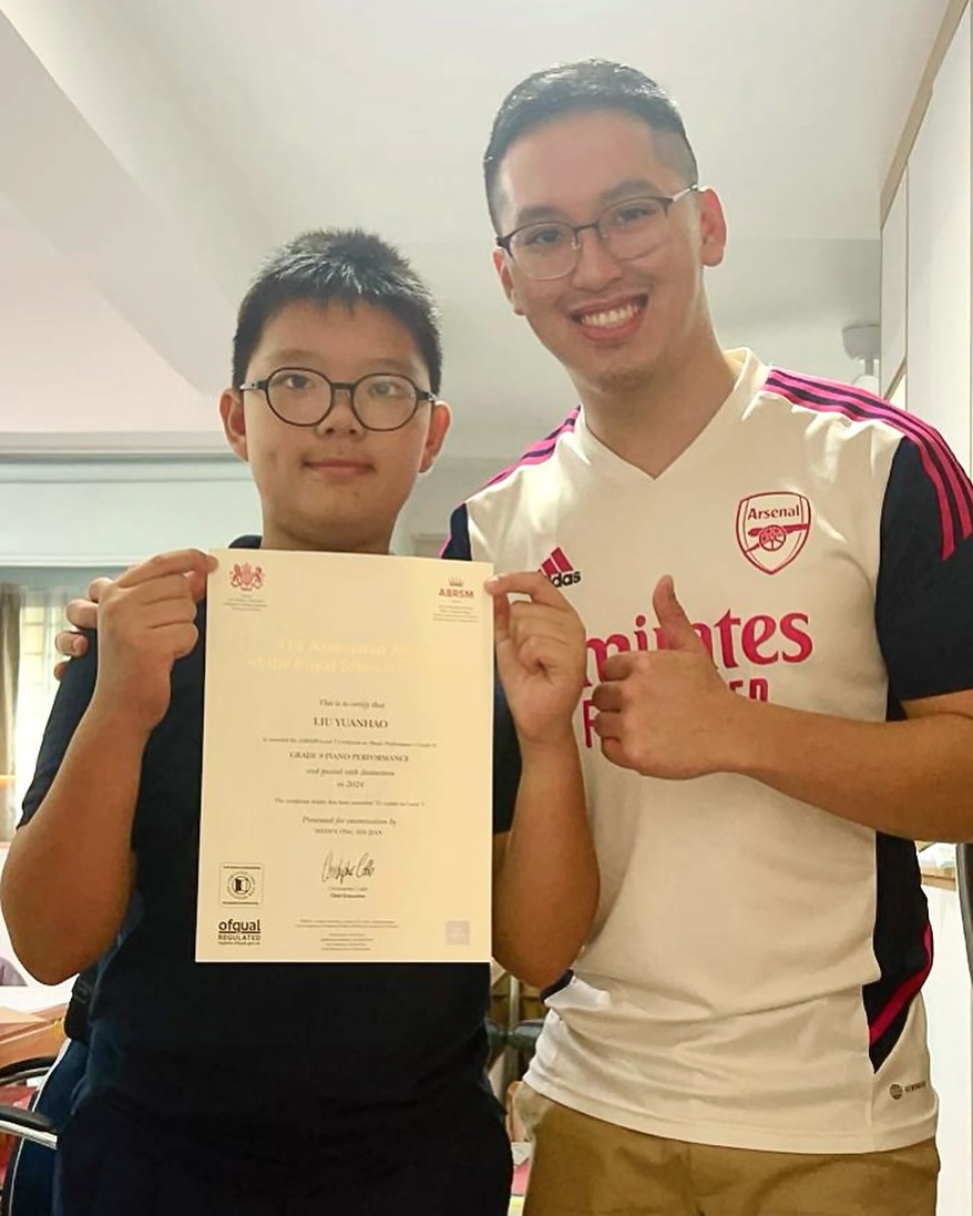 Woo-hoo! 🎓 Proud of this student that graduated with high distinction for grade 8! Glad to be on this musical journey with you - you’ve shown great perseverance & determination! 👏🏼
#abrsm #grade8 #distinction #piano #pianomusic #exam #practical #performance #graduation #student #pianolessons #pianoteacher #music #fernvale #sengkang #sgmummy #sgkids #adultpiano #kidspiano #sg