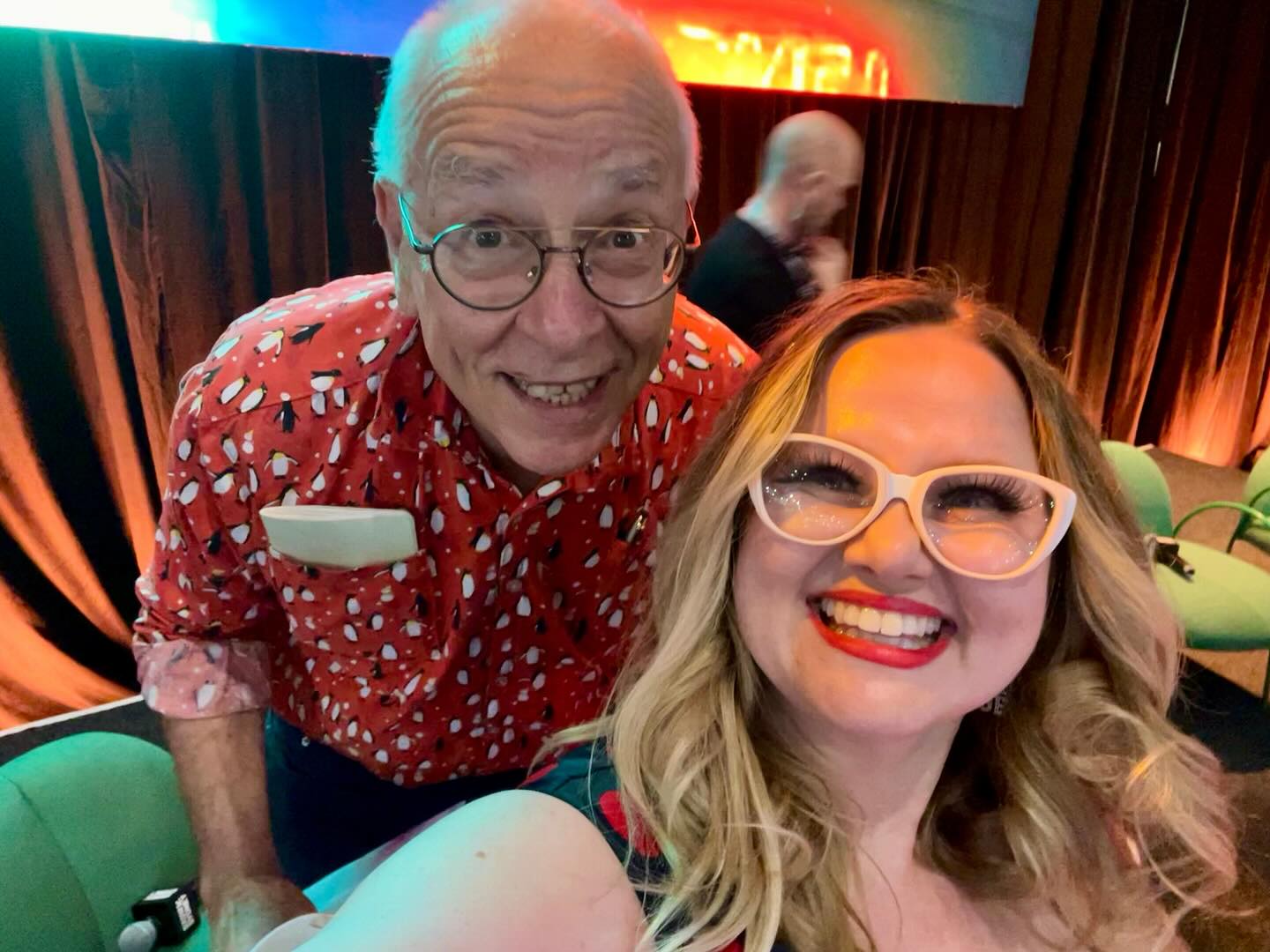 I explained to Dr Karl that your phone probably isn’t listening to you because that would be super duper expensive to do (about $6 per hour!). We chatted at @sxswsydney about how @patientnotesapp is helping clinicians save time and reduce their admin with the help of A.I. and of course I invited Dr. Karl to invest if he wanted to learn more 💸