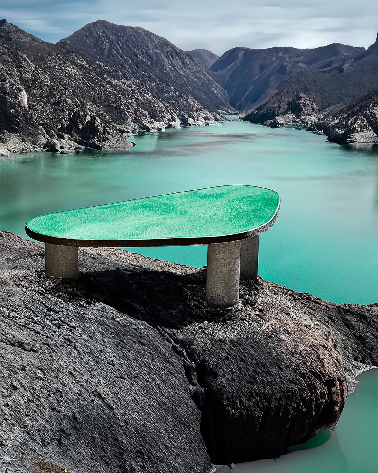 ✨Nouvelle création en fusion ! Une table en pierre de lave émaillée, issue des volcans français 🇫🇷. La forme en galet, sculptée à la main, capture la force brute de la nature. Le plateau émaillé ajoute une touche moderne, fusionnant l’élégance contemporaine avec la puissance volcanique. Une pièce unique pour raconter une histoire captivante dans votre espace. 🌋
Disponible sur @lavastone_design
#design #designer #coffetable #designproduct #artisan #artisanatfrancais #homedecor #homedesign #lavastone #designinterior