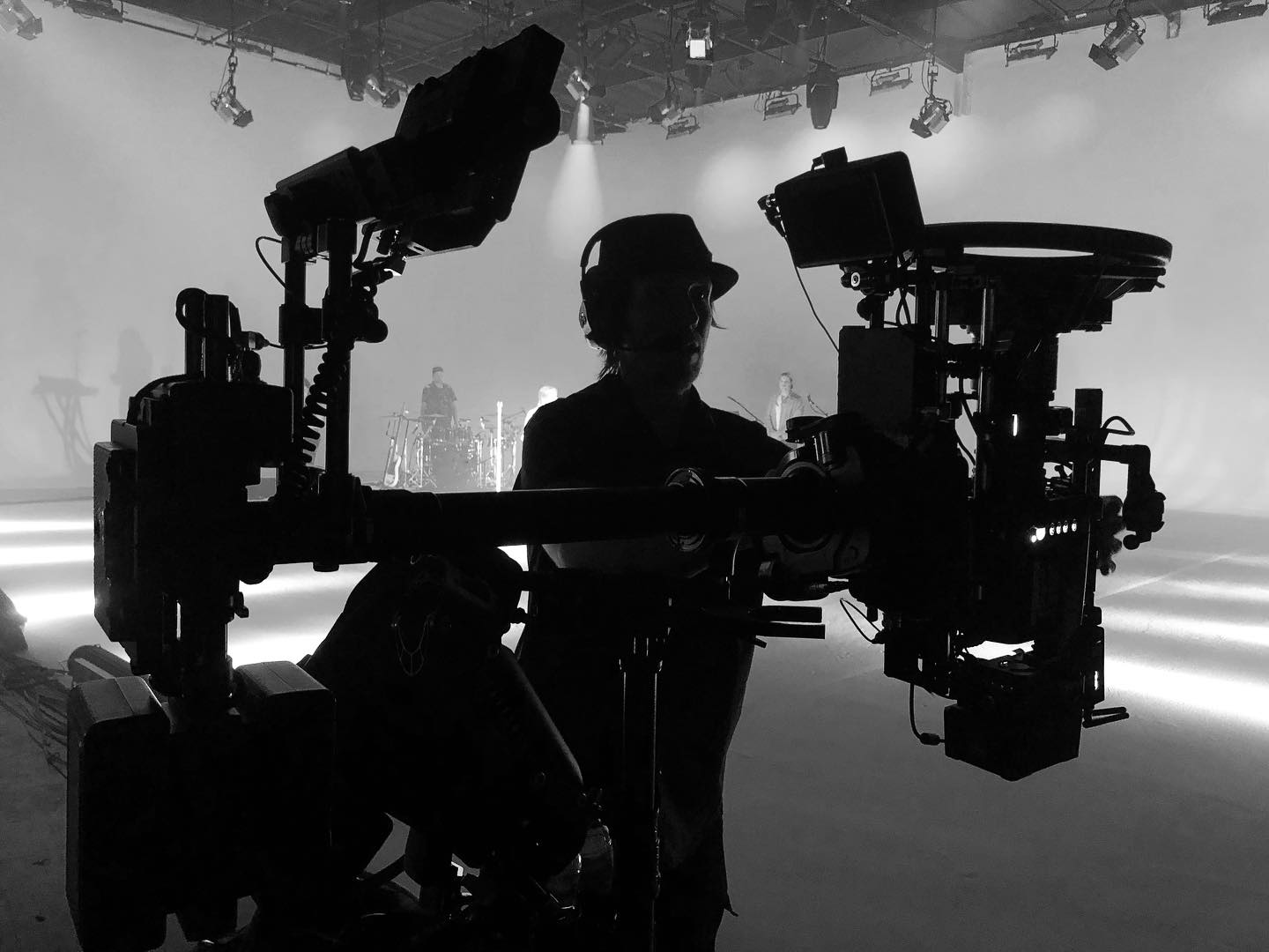 My work reminds me to always strive for balance ⚖️ in all aspects of life ☯️
@icglocal600 @societyofcameraoperators #steadicam #steadicamoperator #cameraoperator #hollywood #losangeles #filmmaking #filmmaker #balance