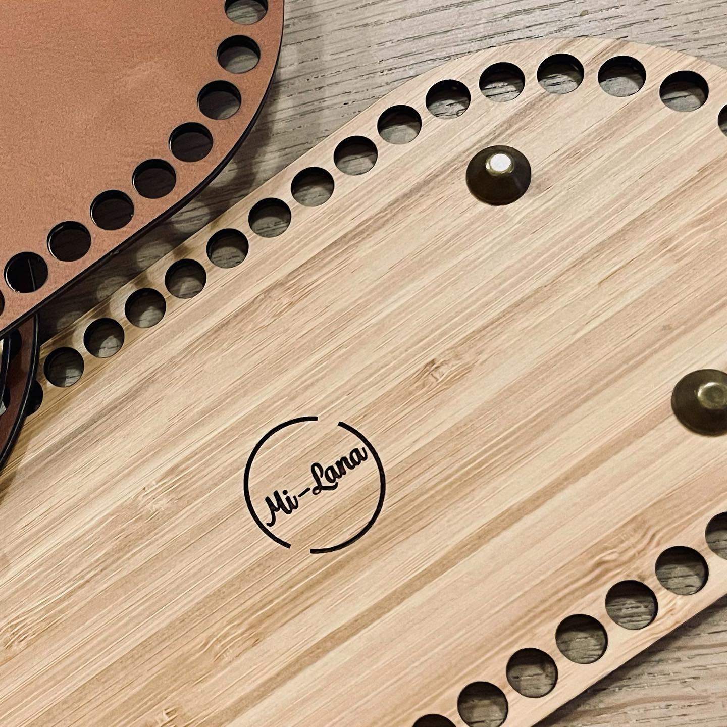 😍 Taschenböden mit eigenem Logo für die Liebe @mi_lana_52 .. Viel Freude damit!!
#taschenboden #häkelnboden #häkeln #crochet #diy #handmade #selbstgemacht #häkelliebe #häkeltasche #österreich #austria #personalisiert #haekeln #haekelnmachtglücklich #holzboden