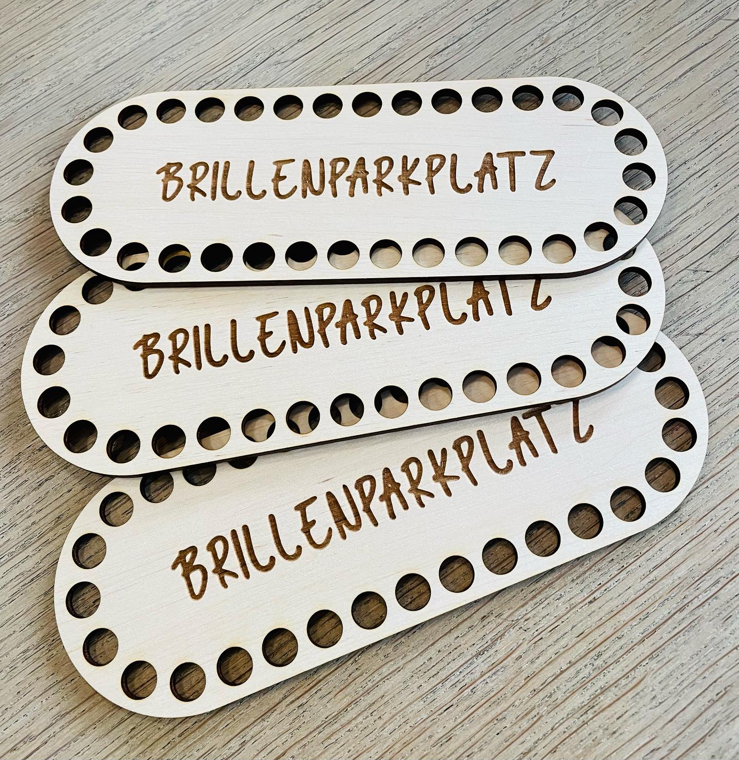 Bei mir gibt es auch alle möglichen individuellen Holzböden für eure Häkelarbeiten 🥰 diese sind für die liebe Pia von @piri_crocheted_with_passion
#holzböden #häkelböden #körbe #häkelkörbe #diy #personalisiert #diyaustria #österreich #häkelkorb #brillenparkplatz #brillenutensilo #brillenkorb #handmade #handmadeinaustria🇦🇹