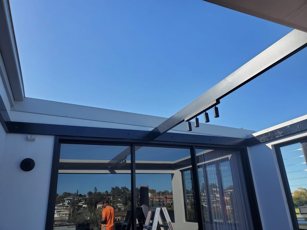 ☀️ Check out this stunning Vergola installation by Vergola Brisbane! Swipe to see the sleek transformation and ultimate upgrade in outdoor living. The perfect blend of style and functionality. ☀️ See how a Vergola elevates a space at vergolabrisbane.com.au ☀️
#HomeImprovement #OutdoorLiving#VergolaBrisbane #vergola #VergolaOpeningRoof #ProfessionalBuilders #BrisbaneVergola #Vergola 👷🏼♂️