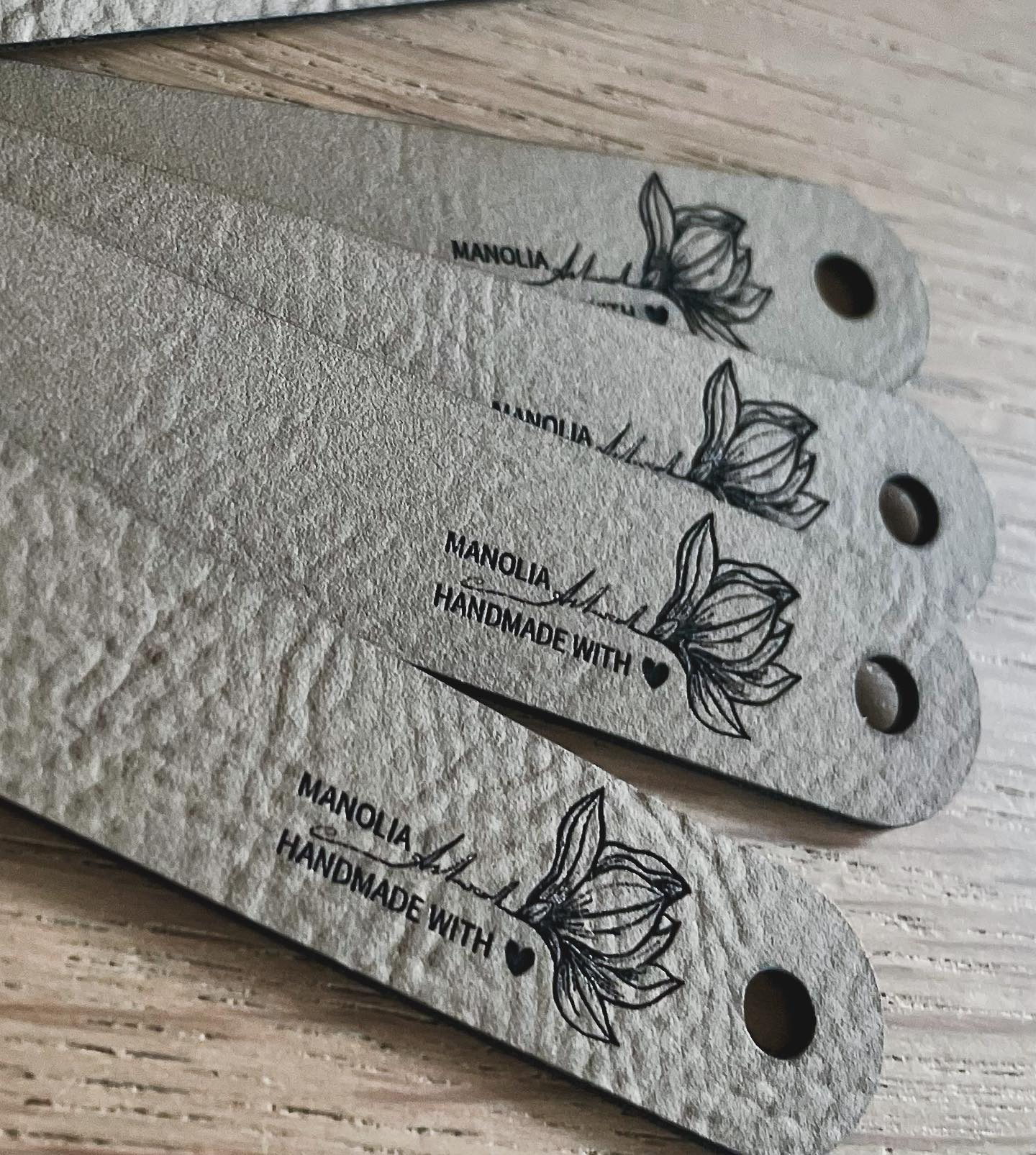 auch für die Liebe Claudia von @manolia.artwork gibts wieder Labels .. 😍
#labelliebe #personalisiert #diy #label #austria #österreich #häkeln #crochet #bobbiny #knit #bobbinygarn #dwyl