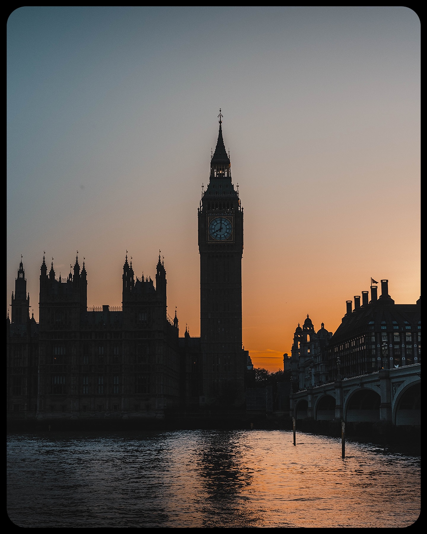 #London photos part 2 City lights and reflections.
.
.
.
#bigben #londoneye #parliment #cityoflondon #canonr5 #night #nightlights #citylights #nightscapes #uk #unitedlingdom