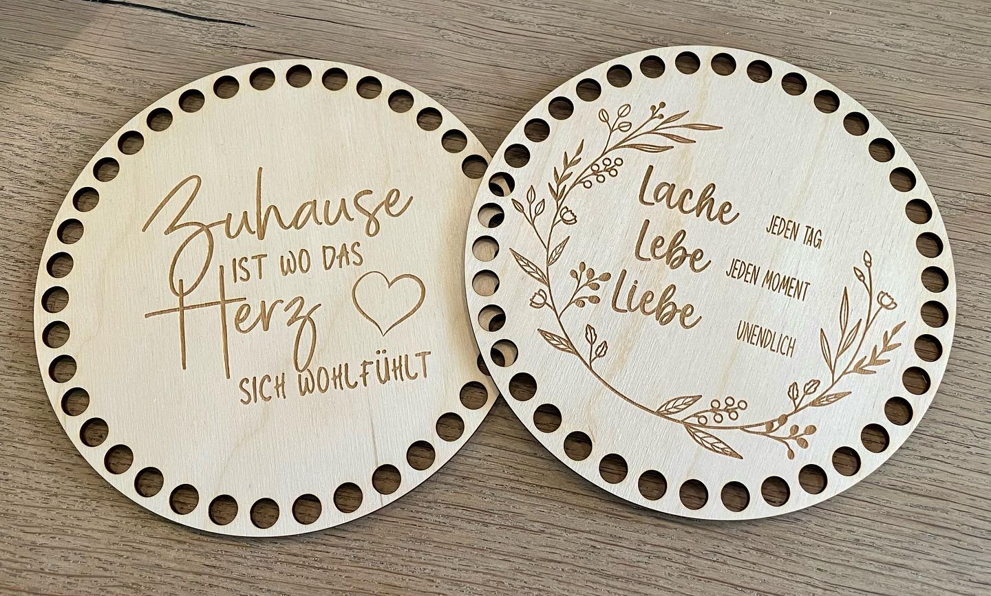 Es sind neue Gravuren entstanden 😍 suchst du noch nach speziellen Böden mit individuellen Gravuren! Dann melde dich gerne bei mir ..
#häkelboden #häkelböden #häkeln #crochet #austria #österreich #diy #häkelninösterreich #diyaustria #münchendorf #häkelkorb #personalisiert