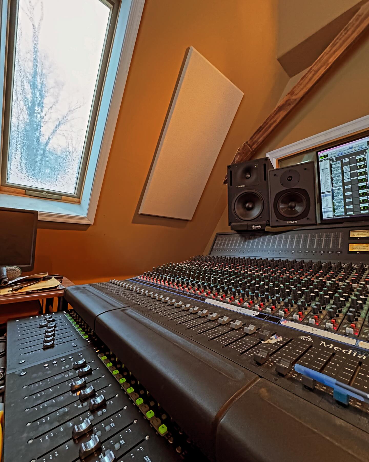 A winter view from studio A. Nothing like creating on a snow day.
.
.
.
#makinghits #mixengineer #producer #producerlife #producergrind #punkrock #poppunk #rocknroll #americana #countrymusic #singersongwriter #metal #indie #indiepop #indierock #alternative #alternativerock #protools #neve #rupertnevedesigns #empiricallabs #audioscape #audient #uad