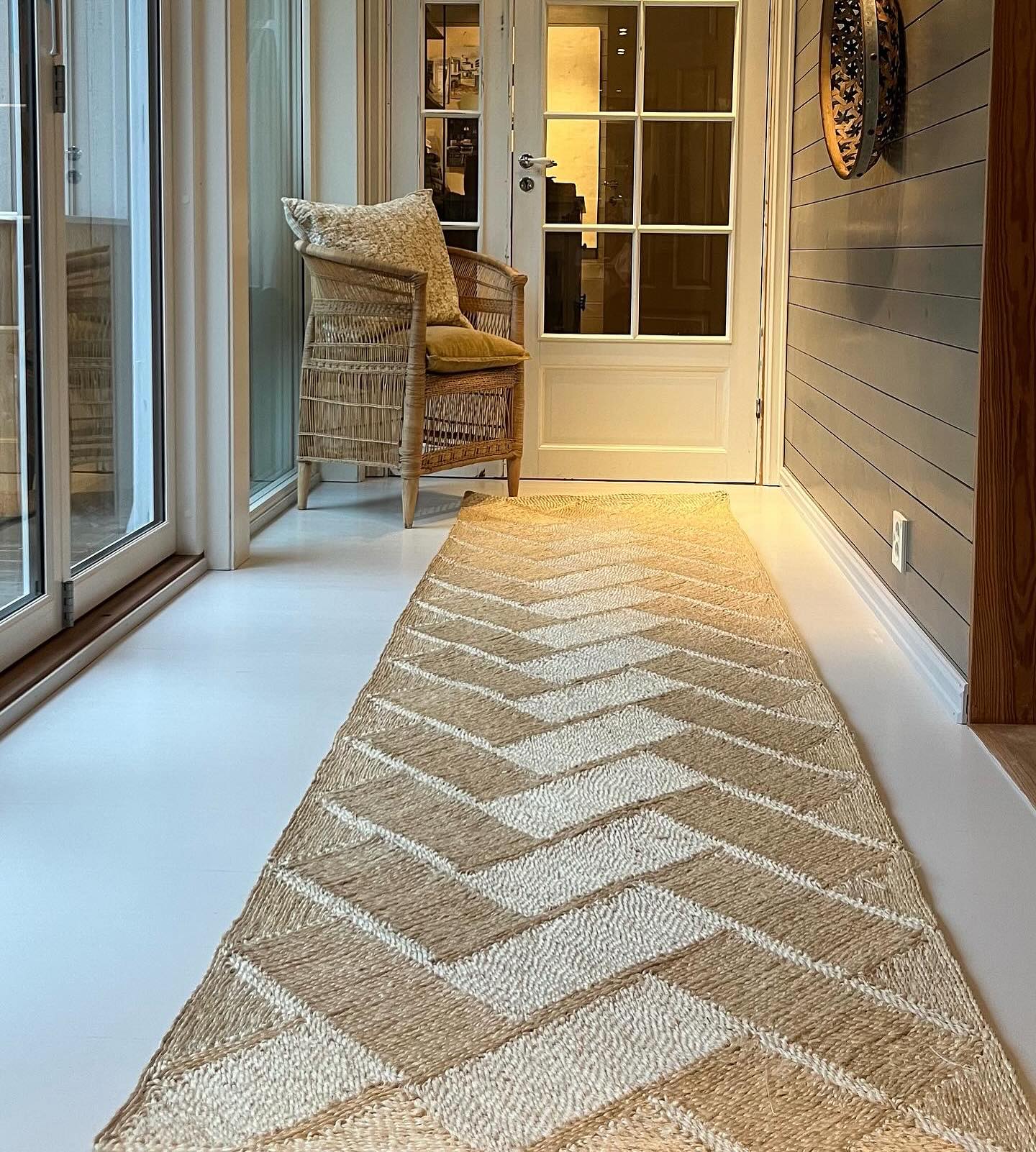 Som dere vet stenger vi butikken vår nå og varene går fort ~ så jeg vil minne om at dere som har gavekort bør komme så fort som mulig før det er tomt 😅🙏🤎
.
Velkommen!
Åpent 10-17