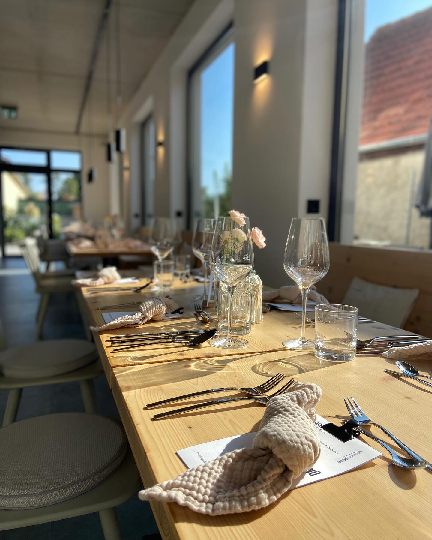 Vielen lieben Dank für eurer positives Feedback zu unseren ersten 5-Gänge Menüabend mit @fabians_kochkunst 🧡🍴 Ein paar Impressionen des Abends haben wir euch in diesem Post zusammengefasst. Wir freuen uns auf eine Wiederholung! #bio #regional #Superfood #vegan #biozertifiziert #gesund #vitamine #franken #foodphotography #heimatliebe #kauflocal #eisen #familie #aronia #likör #saft #deutschland #startupbusiness #nachhaltig #supportsmallbusiness #supportyourlocal #sanddorn #kürbis #geschenkideen #trockenbeeren #familienbetrieb #nachhaltigkeit #trüffel #hofladen