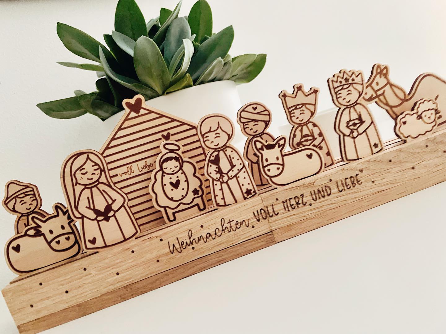 mal was anders ... ☺️ neben all euren schönen Aufträgen konnte ich mir schnell auch eine moderner Krippe machen .. 🥰 süß und schlicht - genau meins ♥️
wie sehen eure Krippen dieses Jahr denn aus?!
Design von @happyherzpuenktchen
#krippe #weihnachtsdeko #weihnachtskrippe #christmas #klötzchen #diy #austria #österreich #heiligerabend #mariaundjosef #jesuskind #dekoration #dekoration #franzicraftsdiy