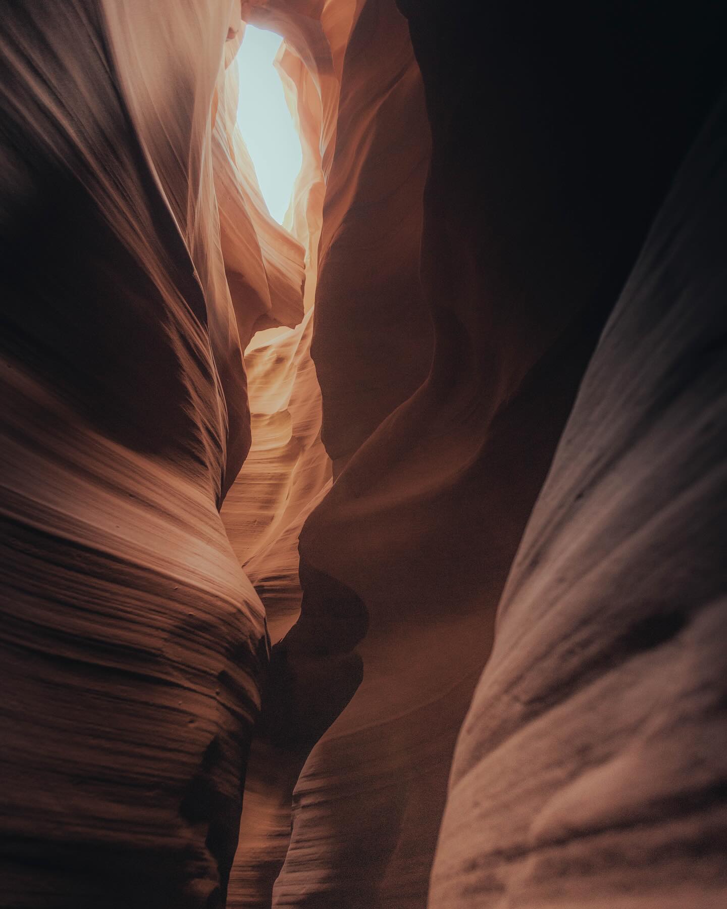 🌊Textures in tight spaces. I love how the light leaks into these slotted canyons. My last visit to the #lowerantelopecanyons this past summer.
.
.
.
#aroundtheworldpix #travelandleisure #escapeandwander #welivetoexplore #passionpassport #visualcollective #planetdiscoveries #visitarizona #arizona #desertvibes #slotcanyons #canonr5 #shotonacanon