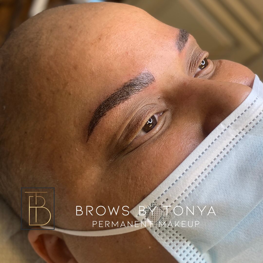 Combo Brow: Microblading & Powder
This awesome client finished her chemotherapy treatments. Although her hair was slowly growing back, she desired fuller brows. Together, we decided a combo brow would give her the look she wanted🎀🩷🎀
#microblading #microshading #combobrow #pmuartist #permanentmakeup #615lifestyle #hendersonvilletn #standuptocancer