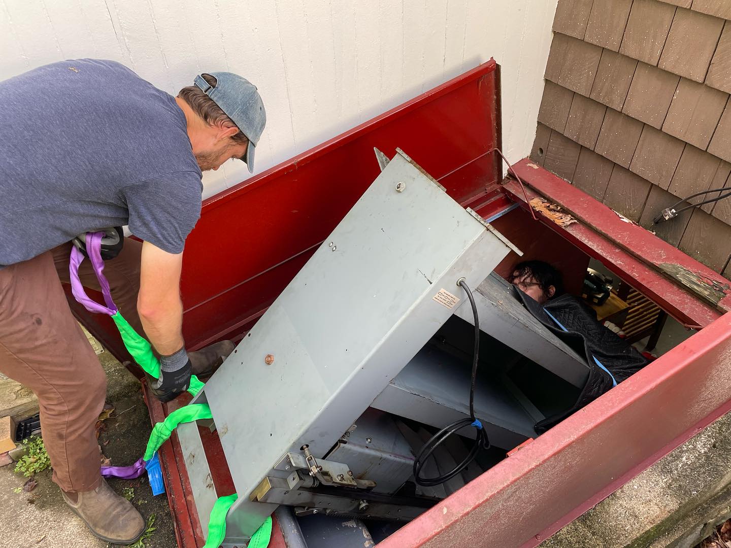 A very fun and sweaty day with @the__arm and @keeganmillscooke relocating @basepress’ Vandercook SP-15 from one basement studio to another. We were very tight on space so our options to move it were extremely limited. #starkpressco #thearmnyc #pinklinepress #basepress #printnj #letterpress #letterpressprinting #vandercook #typehigh #proofpress #printing #printer #print #printmaking #pressmoving #pressmechanics #welovestairs #keeganisaphysicsmaster