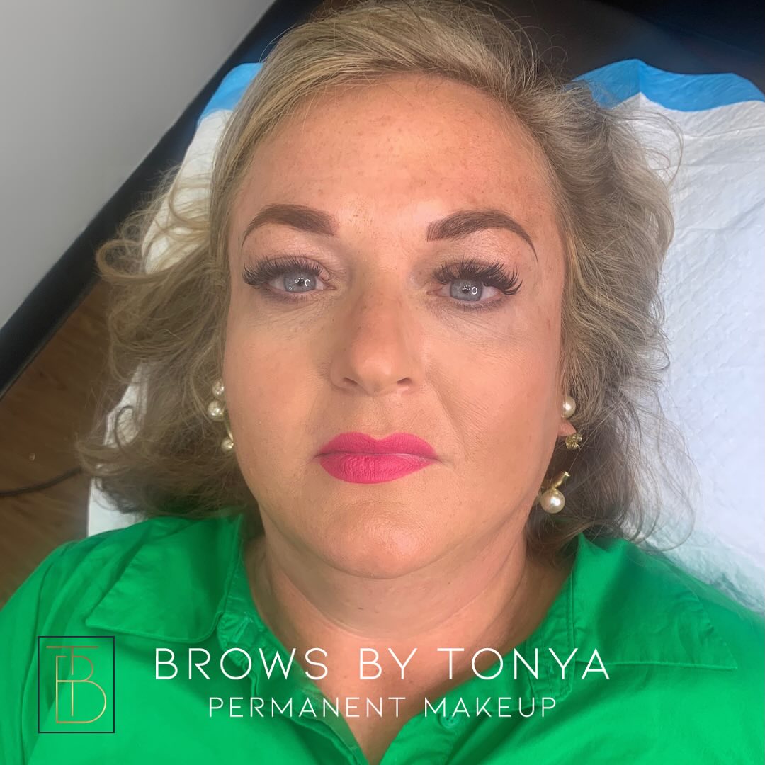 While this lovely has great brows, she wanted to ease her beauty routine. Loving her powder brows!!
#powderbrows #microblading #microshading #nanostrokes #tattooeyebrows #pmuartist #hendersonvilletn #nashvilletn #pmulife #nashvillebeautybloggers #hendersonvilletnrealtors #sumnercounty #franklinky #kentucky #37075 #615lifestyle #615tattooartist #tennessee #thrive37075