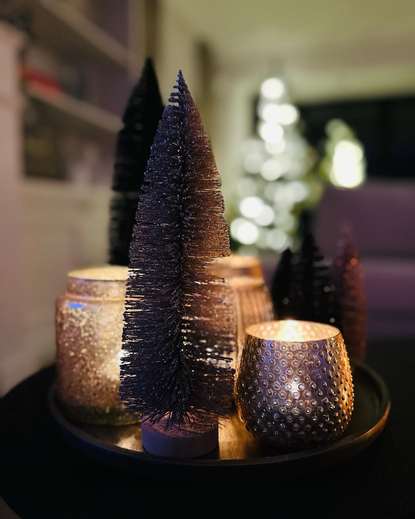 Noël s’est installé à la maison 🎄⭐️ Rendez-vous mercredi pour les premiers ateliers couronnes 😉