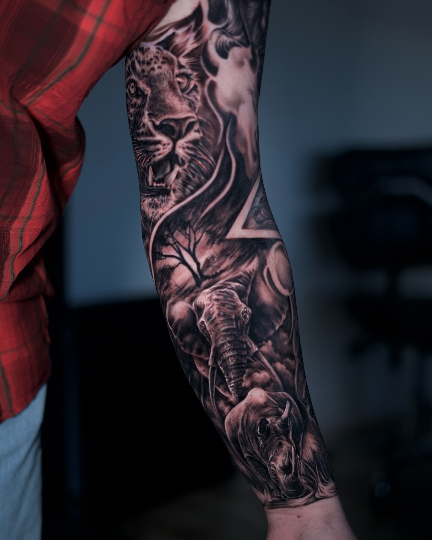 #animalstattoo #trendingreels #sleevetattoo #mantattoo #inklovers #tampatattooartist