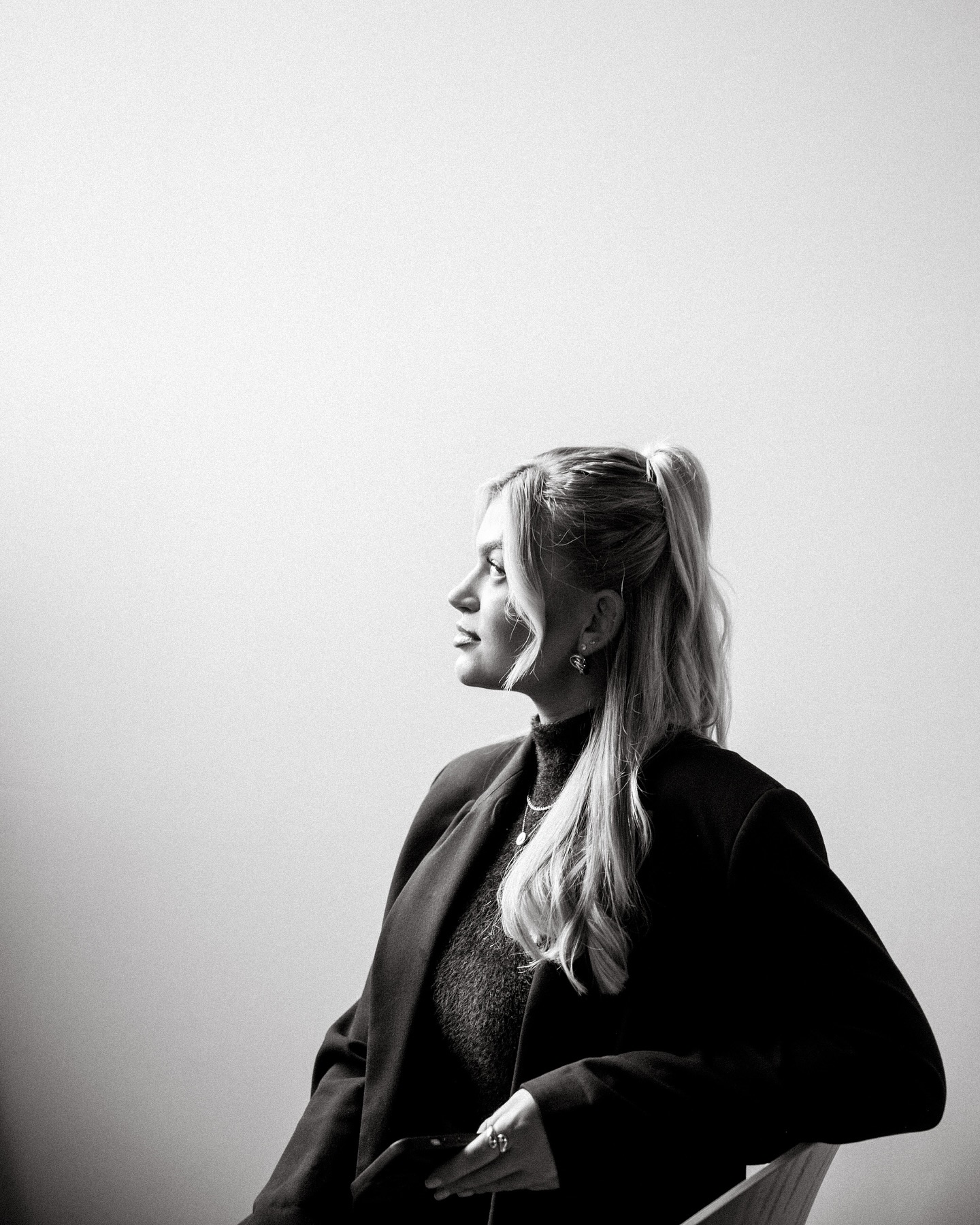 Mal im Ernst: wer möchte denn nicht ausdrucksstarke Bilder für sein Unternehmen haben?
Ein Brandshoot ist die perfekte Lösung, um deine Einzigartigkeit und Persönlichkeit hervorzuheben!
Buche noch heute ein Shooting, ich freue mich auf dich! 😍
#brandshoot #brand #brandshooting #shooting #photography #fotografie #fotografielernen #portrait #blackandwhitephotography