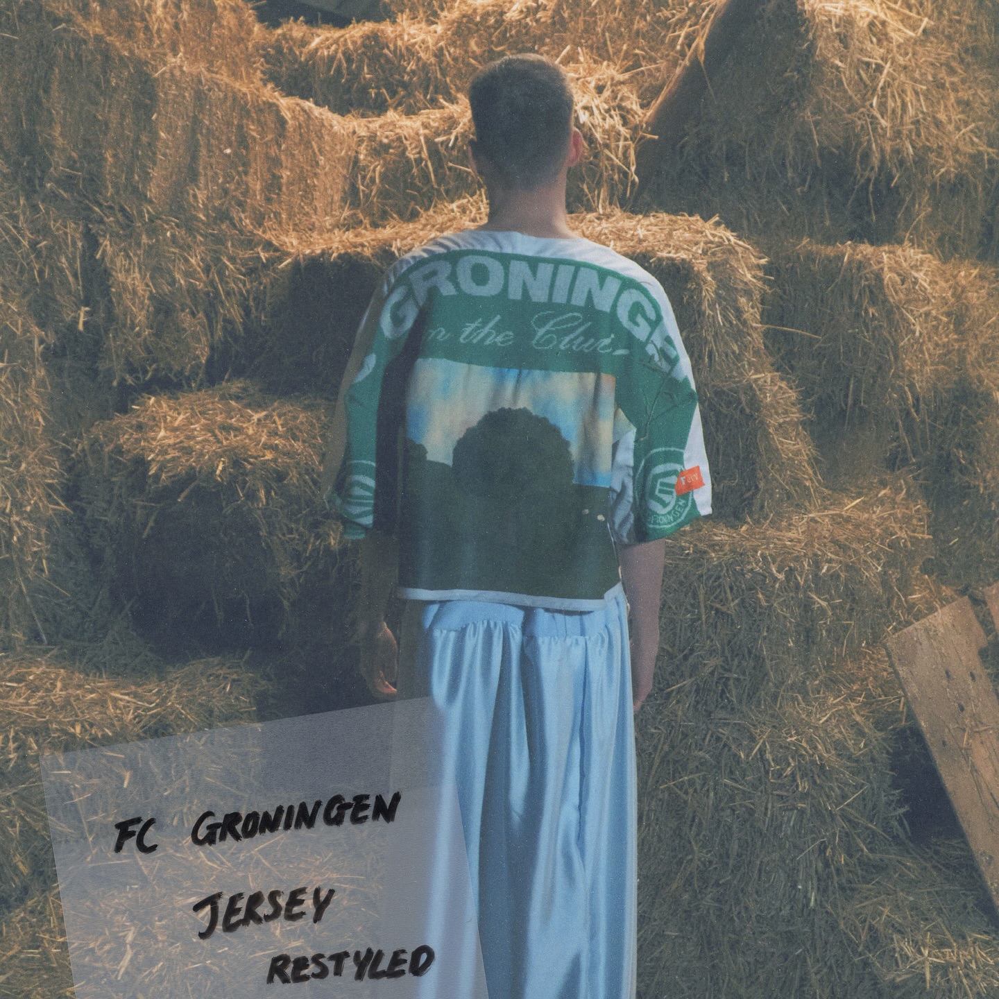 Introducing our reworked FC Groningen Jersey, As a part of the “Love Letters from Home” collection. 💌
While creating this collection, I researched the culture and current events within the province. Our club, FC Groningen, was an essential part of this exploration. That’s why we crafted our own Feev uniform in our signature style: an upcycled kids’ shirt and a supporters’ scarf, combined with nature paintings.
• Available on our website | Soccer jersey & matching shorts