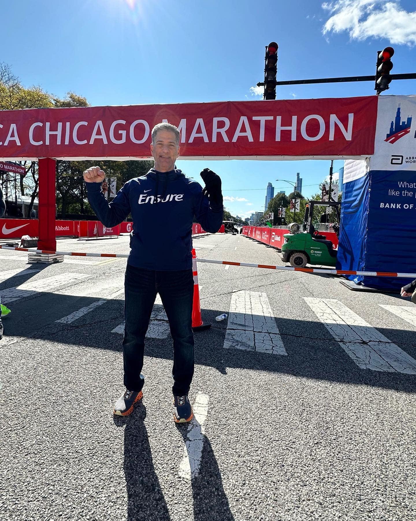 Ya mañana a vivir la experiencia en el @chimarathon
⠀⠀⠀⠀⠀⠀⠀⠀⠀
Un maratón es una grandiosa experiencia, incluso si ya has hecho varios siempre será una vivencia increíble. Ser un atleta es también buscar calidad de vida, salud y bienestar.
⠀⠀⠀⠀⠀⠀⠀⠀⠀
En la 3ra y 4ta foto con el Team Abbott, nuevos amigos del running de España, Malasia y Tailandia. @abbottglobal ha hecho un trato súper especial con nosotros y nosotros estamos 100% en equipo con ellos que siempre apoyan nuestros maratones.
⠀⠀⠀⠀⠀⠀⠀⠀⠀
⠀⠀⠀⠀⠀⠀⠀⠀⠀
@ensurecadr
@
#EnsureAdvance
#LifeToTheFullest
#MaratónDeChicagoConEnsure
#AbbottWMM
#AD