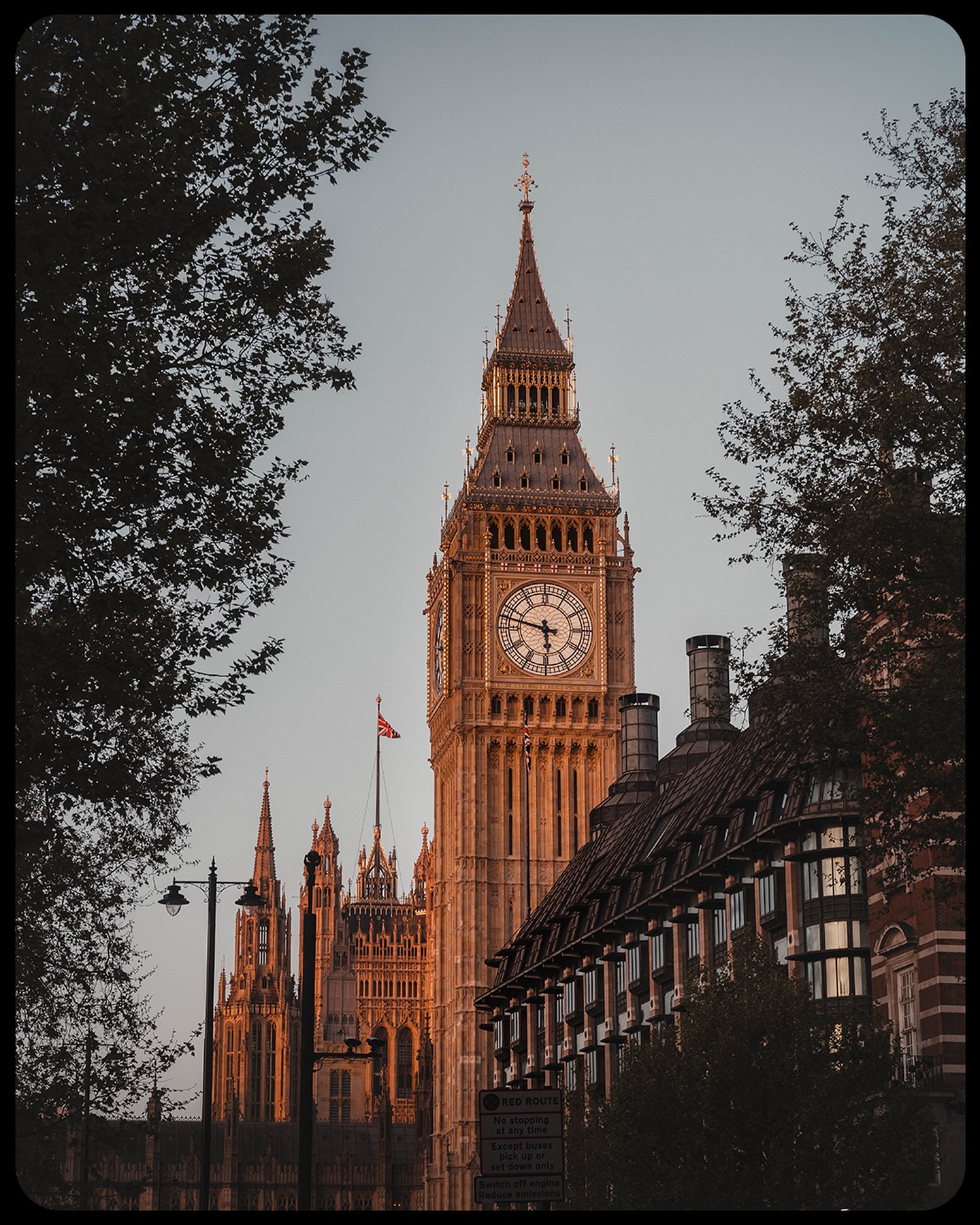 #London photos part 4 More photos of Big Ben / London Eye / and the Thames River
.
.
.
#bigben #londoneye #thamesriver#cityoflondon #canonr5 #uk #unitedlingdom #polarpro #everydayfilter