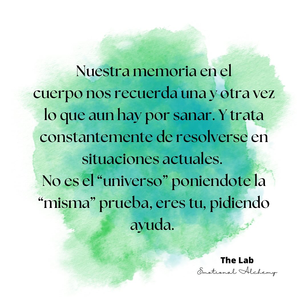 El “Universo” eres tú 💫 Escucho constantemente a gente hablando sobre como “el universo” les presenta con las mismas situaciones a modo de aprendizaje. Creo que es importante aclarar que no es el universo, es nuestro cuerpo recordando y entonces significando la situación actual como la de pasado, sintiendo la experiencia presente como la no sanada, y entonces parece que estamos viviendo en “repeat” pero es en realidad nuestro cuerpo lanzando un grito de ayuda, es hora de comenzar el camino de sanar, de dejar el pasado en la historia para caminar libres en el presente.
No es el “universo” eres tu pidiendo ayuda. Escúchate💫
.
.
.
#thelab #emotionalalchemy #trauma #emdr #psicoterapiagestalt #soultherapy #desarrollopersonal #psicoterapia #trauma #emdr #terapiagestalt #emotionaltransformation #m#crecimientopersonal #motivacion #amorpropio #autoconocimiento #autoestima #bienestar #espiritualidad #felicidad #inteligenciaemocional #inspiracion #abundancia #frases #emociones #saludemocional #saludmental #meditacion