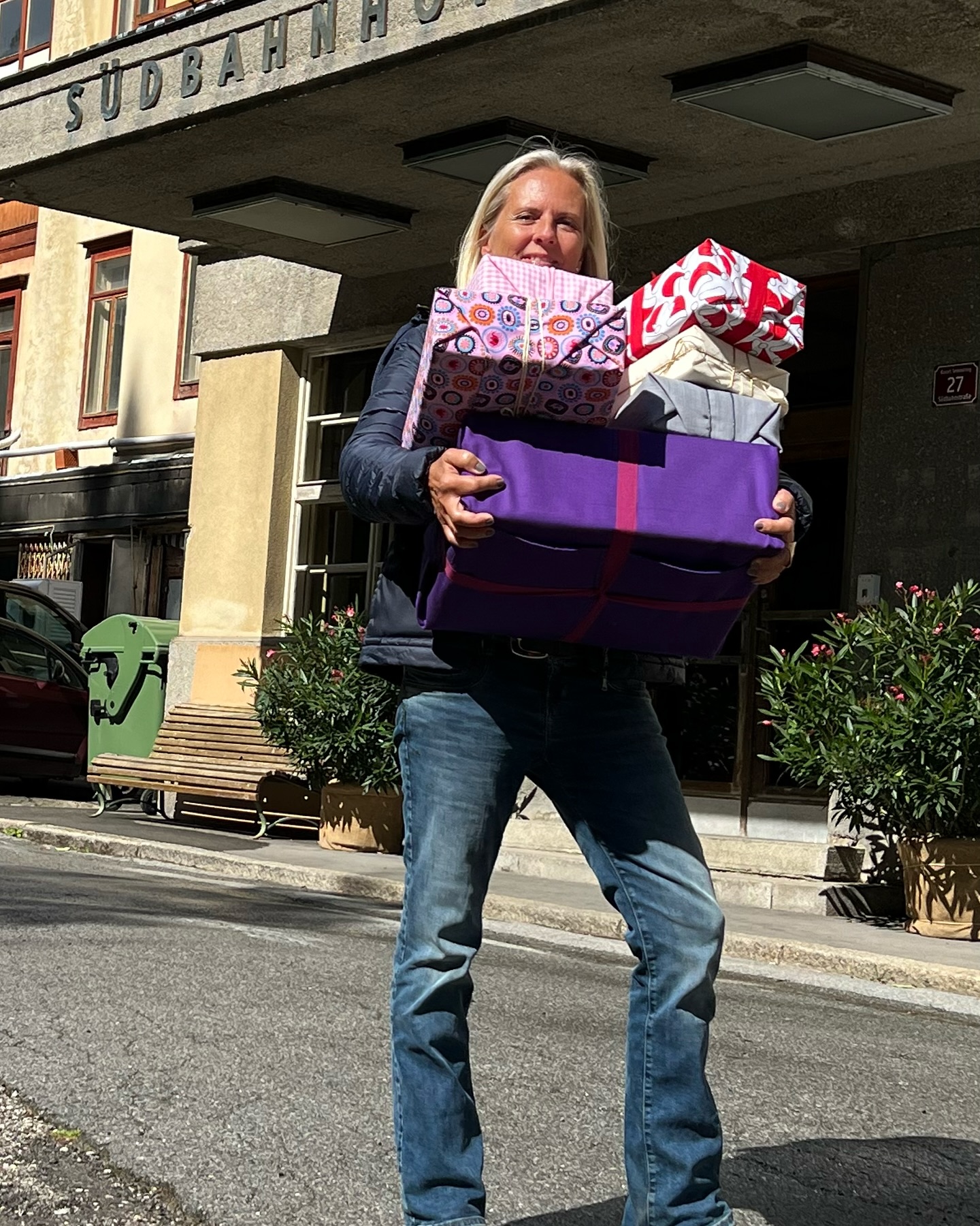Schönes Wochenende mit viel Sonne und viel Geschenkstoff 😊
#stoffstattpapier #mitstoffeinpacken #keinmüll #weihnachtsgeschenke #macheseinfach #geschenkstoff