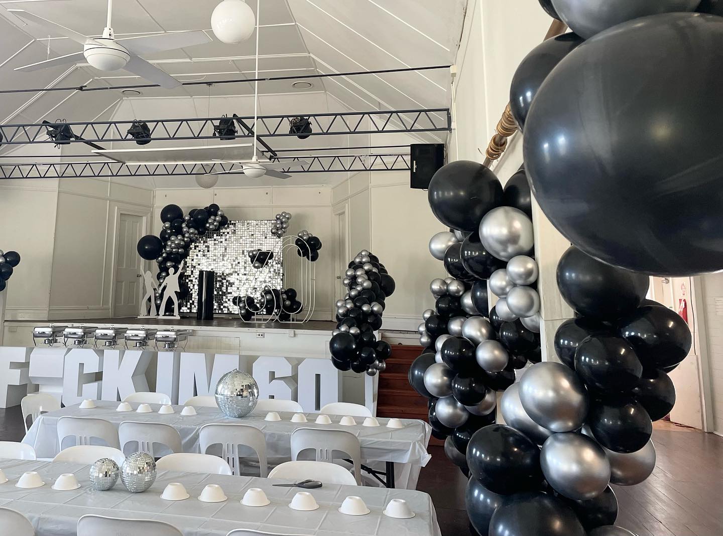 When @teenytarts said they were planning a party and asked us to be part of it we knew it was going to be great! She doesn’t do ANYTHING that’s not fantastic! All about class, fun, and fabulousness. Because age is just a number, but our balloons are a statement! Make a statement with your next event too!🎈🥳
Concept @teenytarts Props @partymamma balloons @belles_decorations_by_design
#BalloonDecor #60thBirthdayCelebration #EventPlanning
#60thBirthday
#Celebration
#BalloonArt
#PartyPlanning
#Festive
#AgeIsJustANumber
#PartyDecor
#MilestoneBirthday
#JoyfulEvent