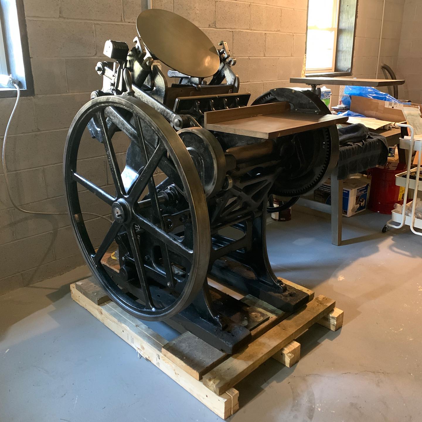 A fun day in Stroudsburg getting this 10x15 Chandler & Price platen press down a grassy side yard, plate by plate, to its new home in a basement studio for @evermorecalligraphyanddesign #starkpressco #pinklinepress #printnj #letterpress #platenpress #chandlerandprice #calligraphy #typehigh #printingpress #printmaking #pressmoving #pressmechanics #preservationthroughproduction #artistoninstagram