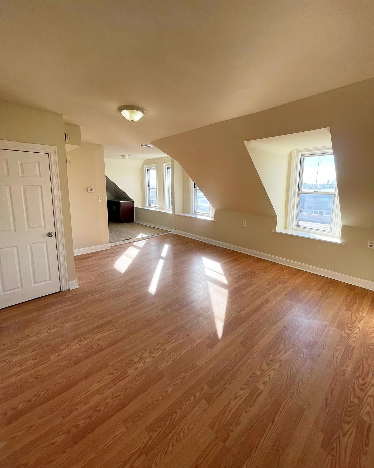 SECOND FLOOR - 2 BED 1 BATH APARTMENT AVAILABLE FOR RENT IN NORTHEAST PHILADELPHIA ๐ก
FOR MORE INFO, PLEASE MESSAGE US OR VISIT OUR WEBSITE. (Link in bio)
#philadelphia #philly #philadelphiarealestate #phillyagent #phillyinvestors #philadelphiainvestor #realestate #realestateagent #realestateinvesting #realestatetips #phillyphilly #phillysupportphilly
#northeast #northeastphilly #westphilly #weatphiladelphia #southphilly #southphiladelphia #eagles #sixers #76ers #olney #mayfair #philadelphiaairport #northernliberties #northphilly #northphiladelphia #manayunk #fairmountpark #nextdoormanagement