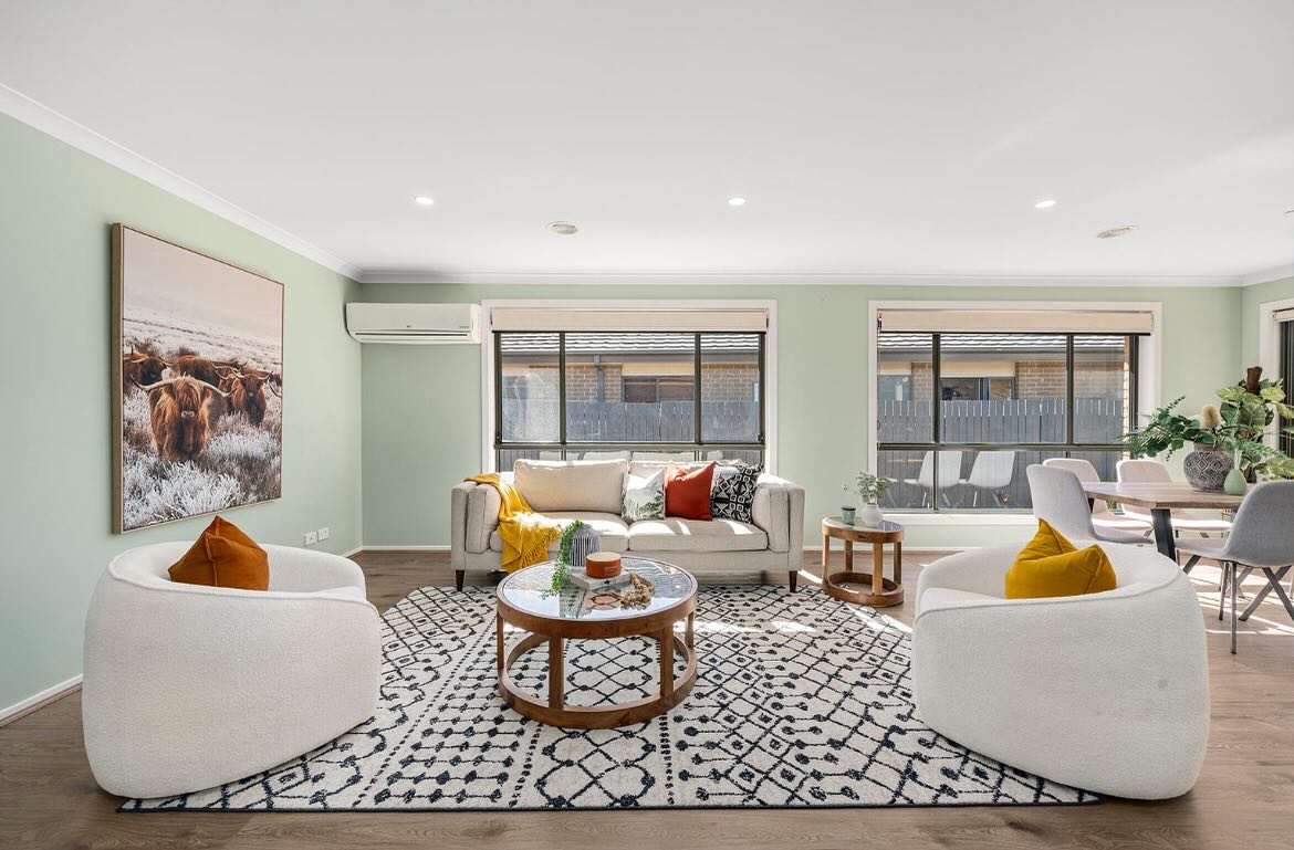 Staged and Selling on my favourite street, overall avenue casey😍 because I have lived there in the past and still feels like its my own street😄😄 #houseforsale #canberraproperty #propertystyling #homestaging #interiordesign #homedecor