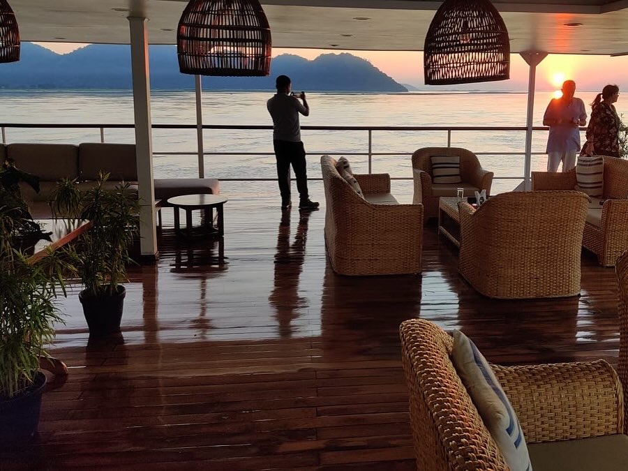 We are always in awe as we bask in the glory of the mighty Brahmaputra. ⚓️#assambengalnavigation
#abncharaidew2
#lovewithabncruises